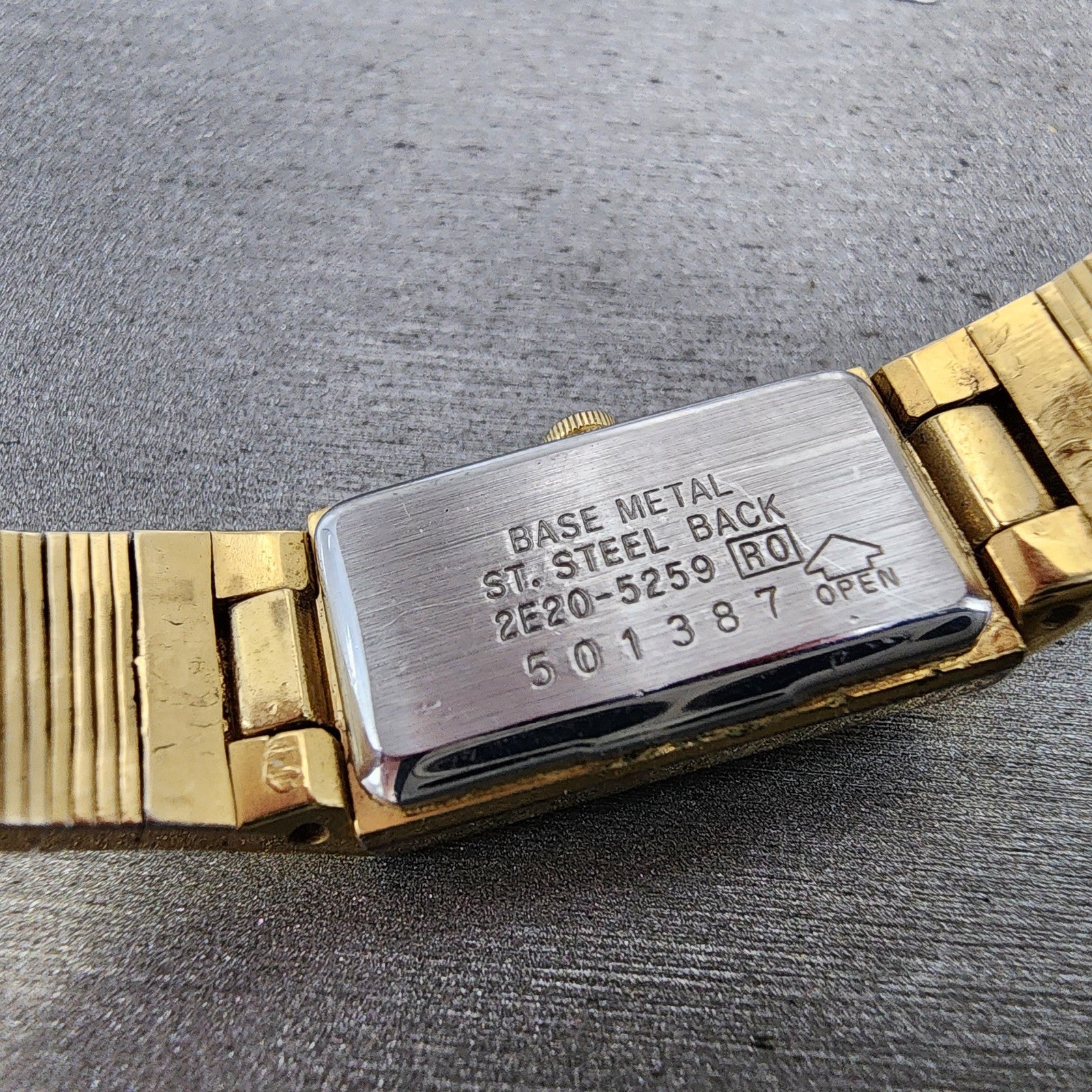 Seiko Tank Watch Women 13mm Champagne Dial Gold Tone 2e205259 New Battery9