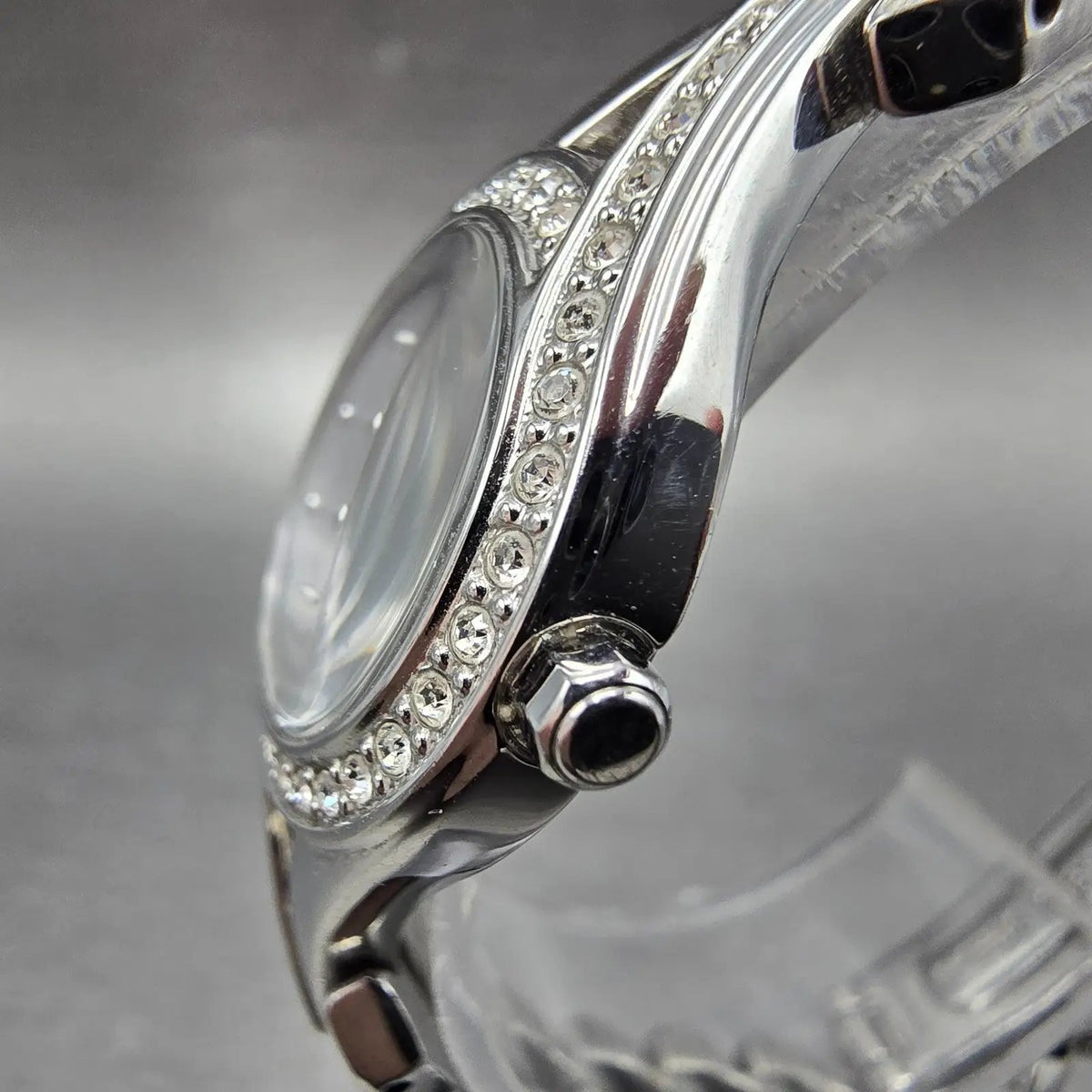 Seiko Solar Watch Women 23mm MOP Dial Silver Tone Round Crystal Bezel Runs2
