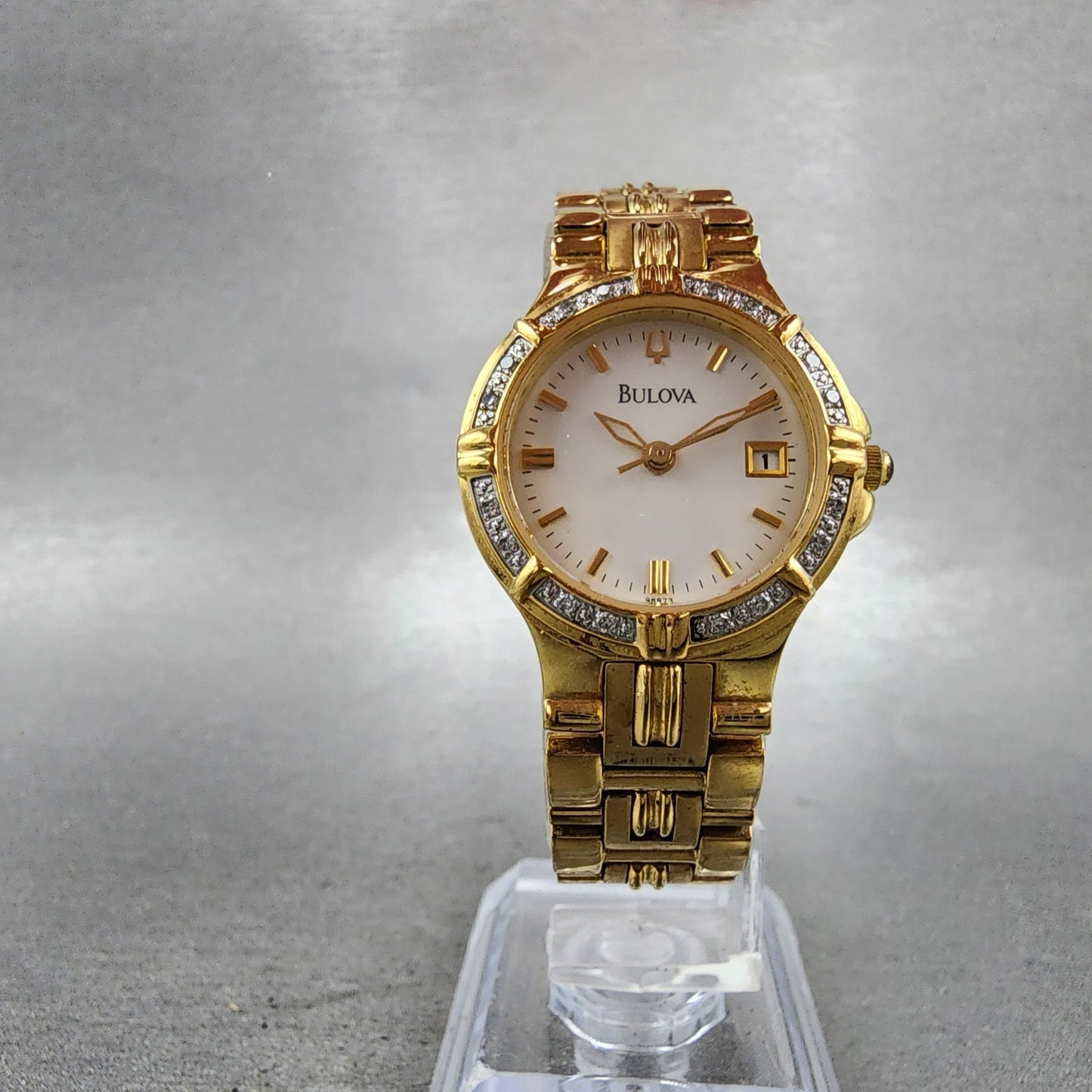 Bulova Watch Women 25mm White Dial Gold Tone Date Diamond Bezel 98R73 New Batt5