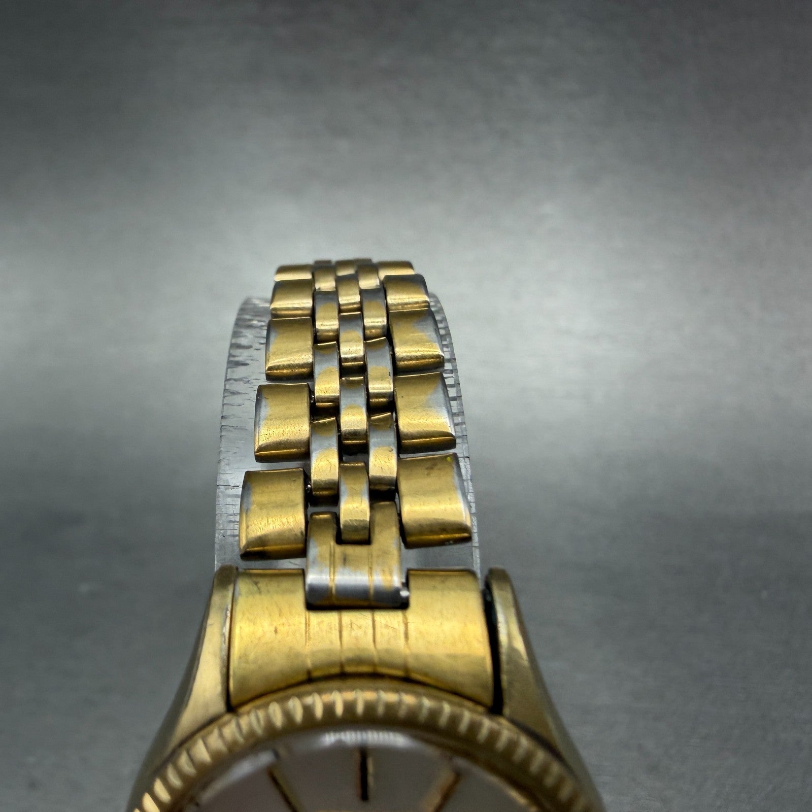 Citizen CQ Watch Women 25mm Silver Dial Gold Tone Daydate Round New Battery VTGA4