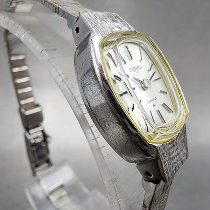 Seiko Watch Women 15mm Silver Dial Silver Tone Manual Round 113360 Runs3