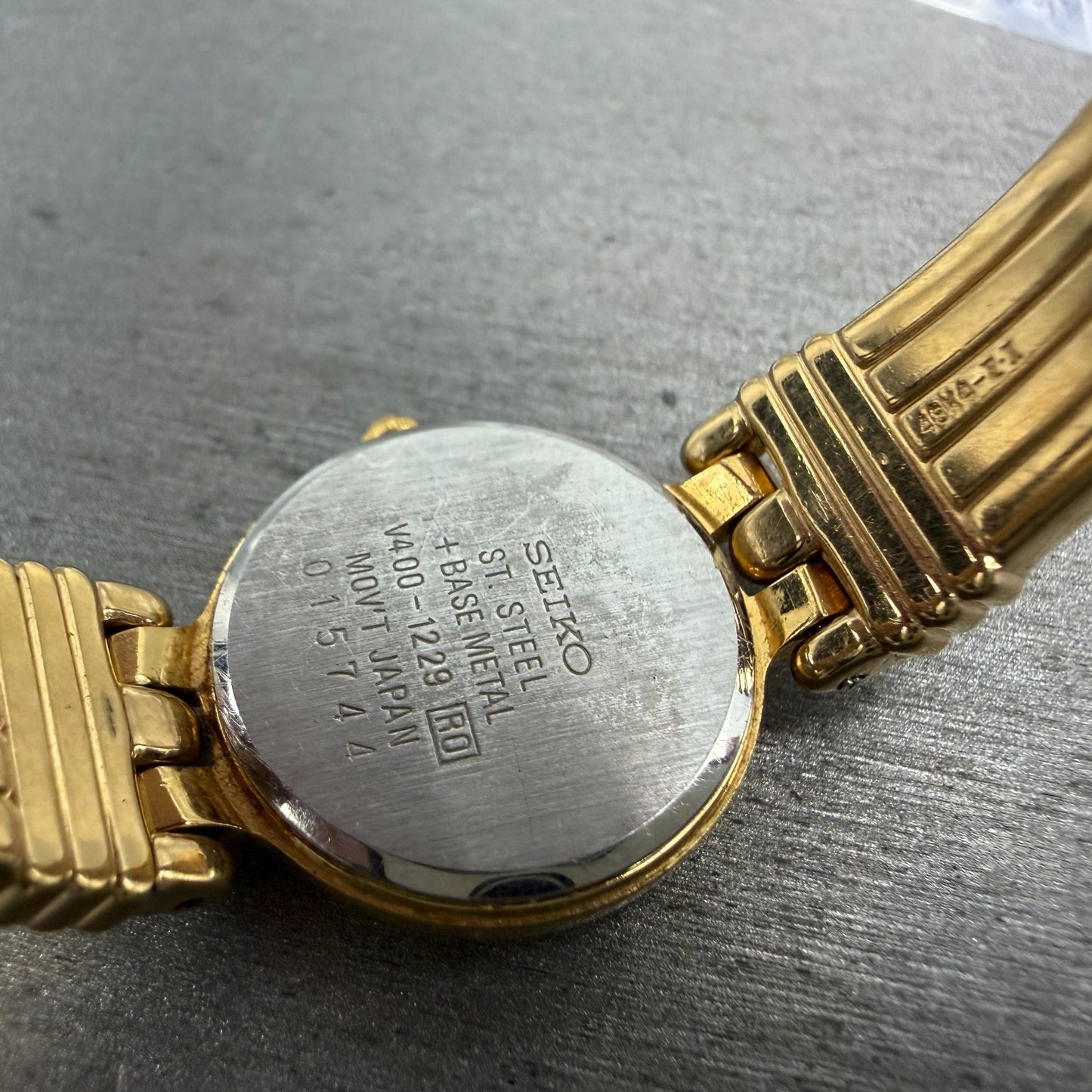 Seiko Watch Women 21mm Champagne Dial Gold Tone Round V400-1229 New Battery GVt9