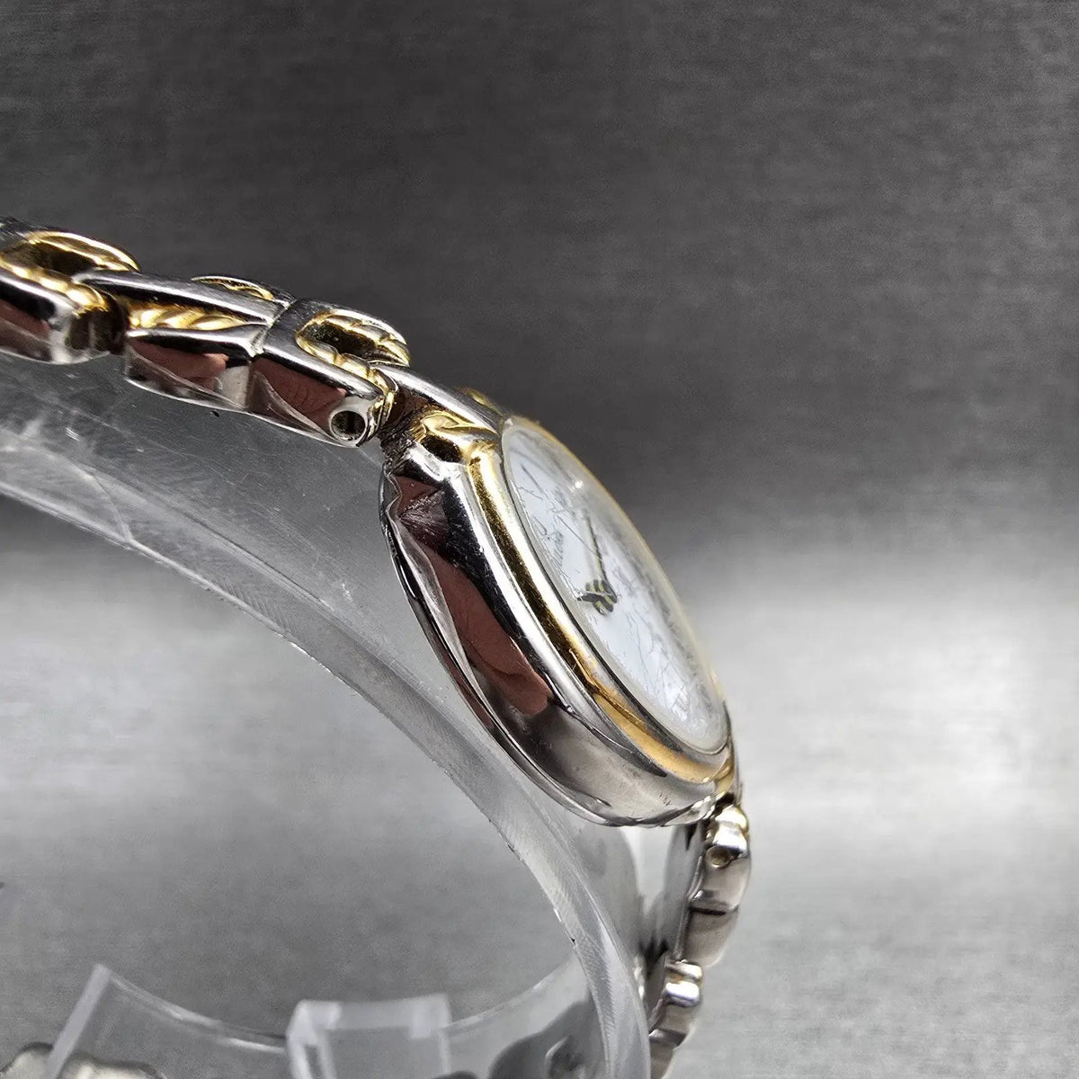 Bulova Watch Women 17mm White Dial Two Tone Oval 98L66 New Battery Vintage AB3