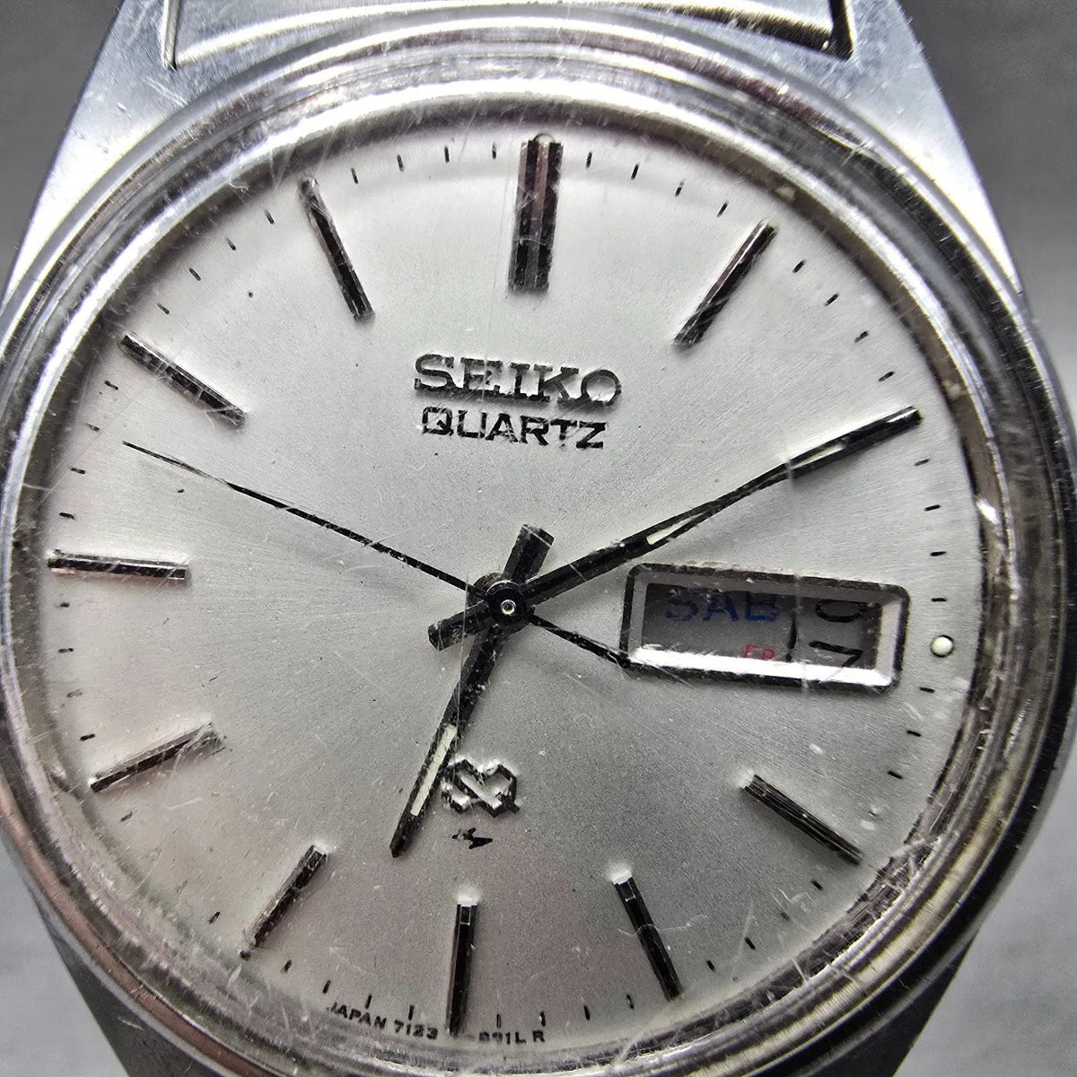 Seiko SQ Watch Men 35mm White Dial Silver Tone Daydate 7123-8290 PARTS2