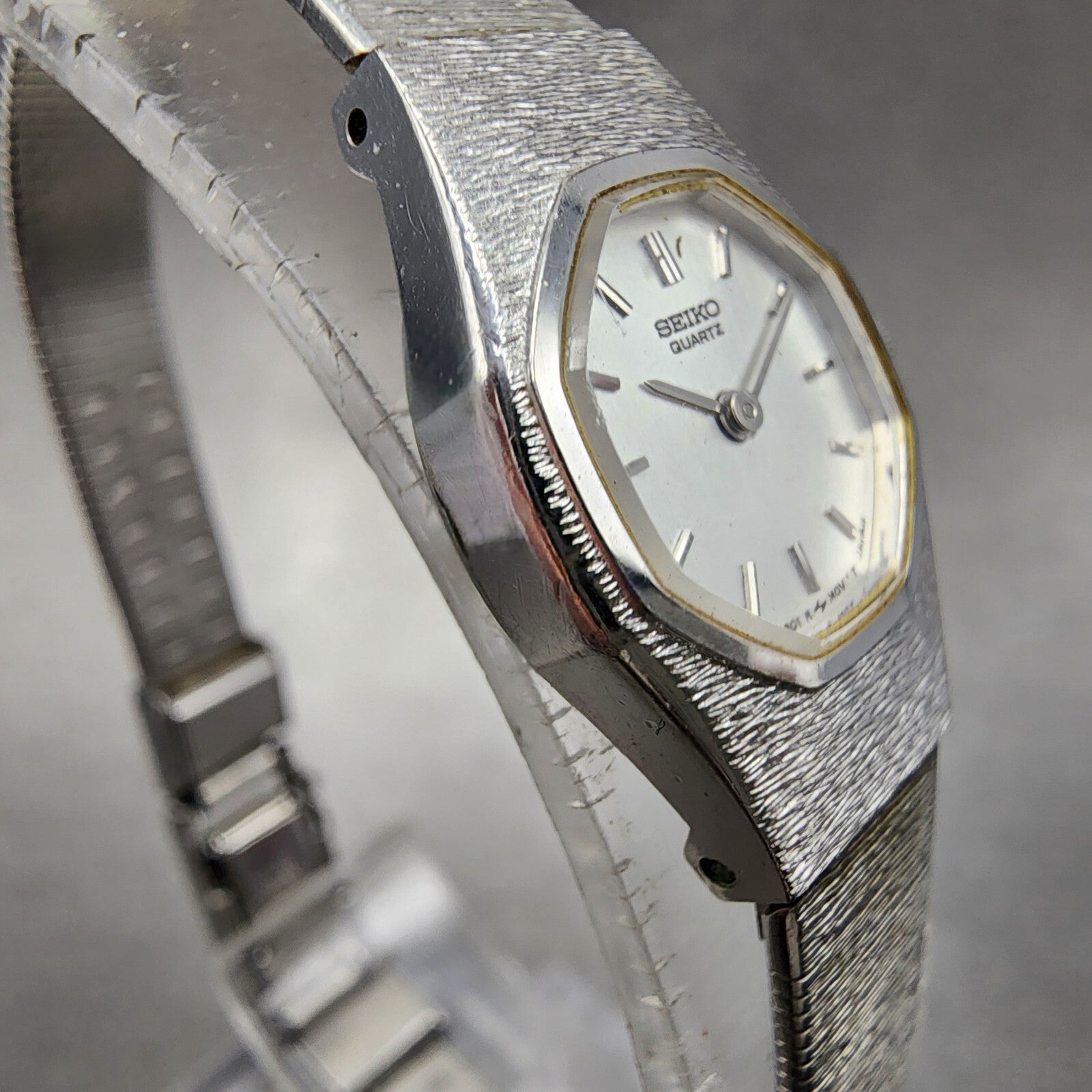 Seiko Watch Women 17mm Silver Dial Silver Tone Octagon 2y005048 New battery3