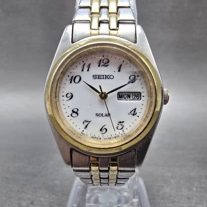 Seiko Solar Watch Women 26mm White Dial Two Tone Daydate Round V138-0AA0 Runs0