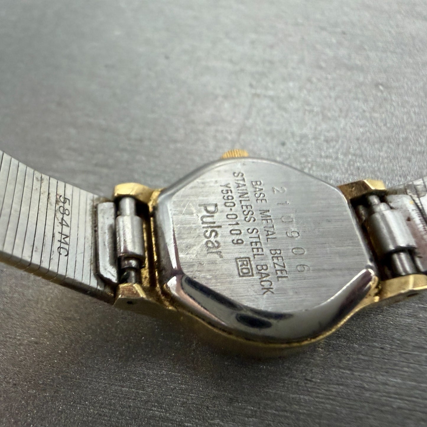 Pulsar Watch Women 18mm Black Dial Gold Tone Round Y590-0109 New Battery9