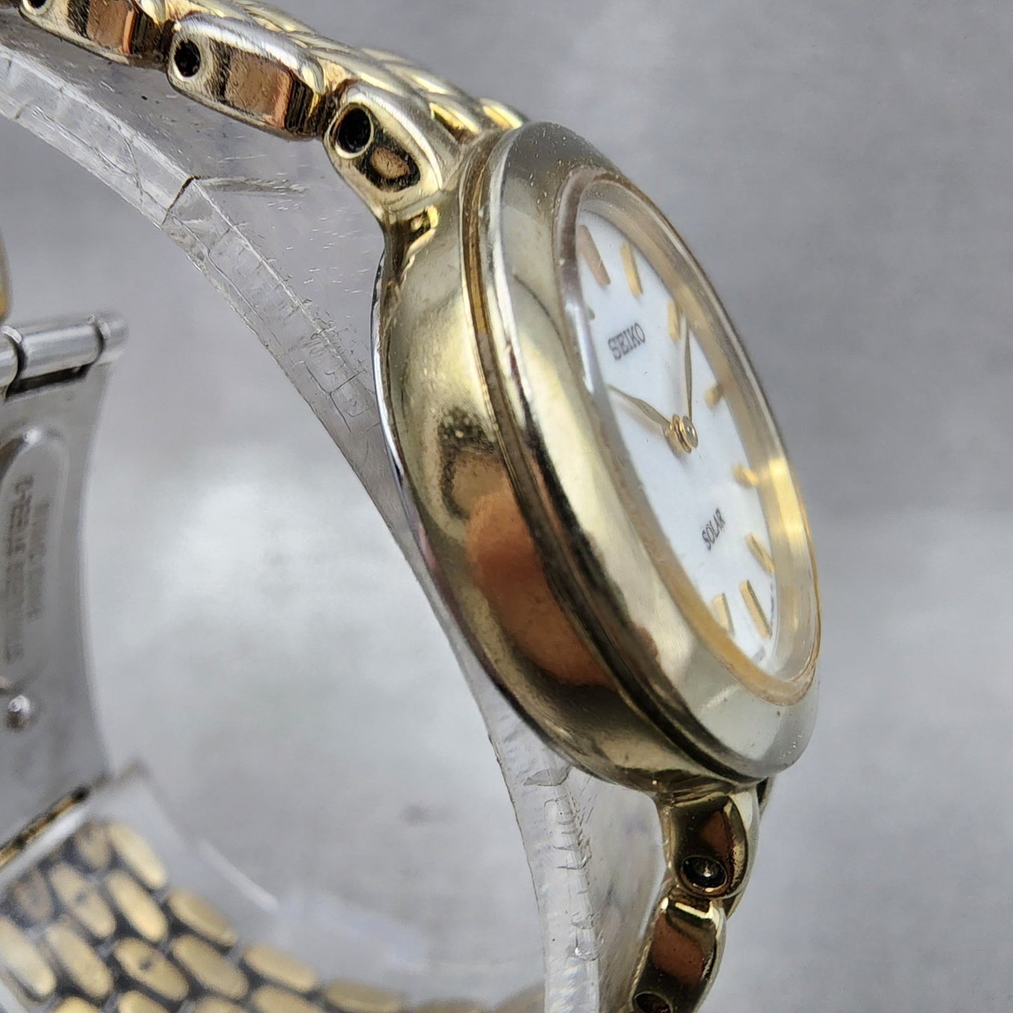 Seiko Solar Watch Women 24mm White Dial Gold Tone Round V1140AE0 Runs3