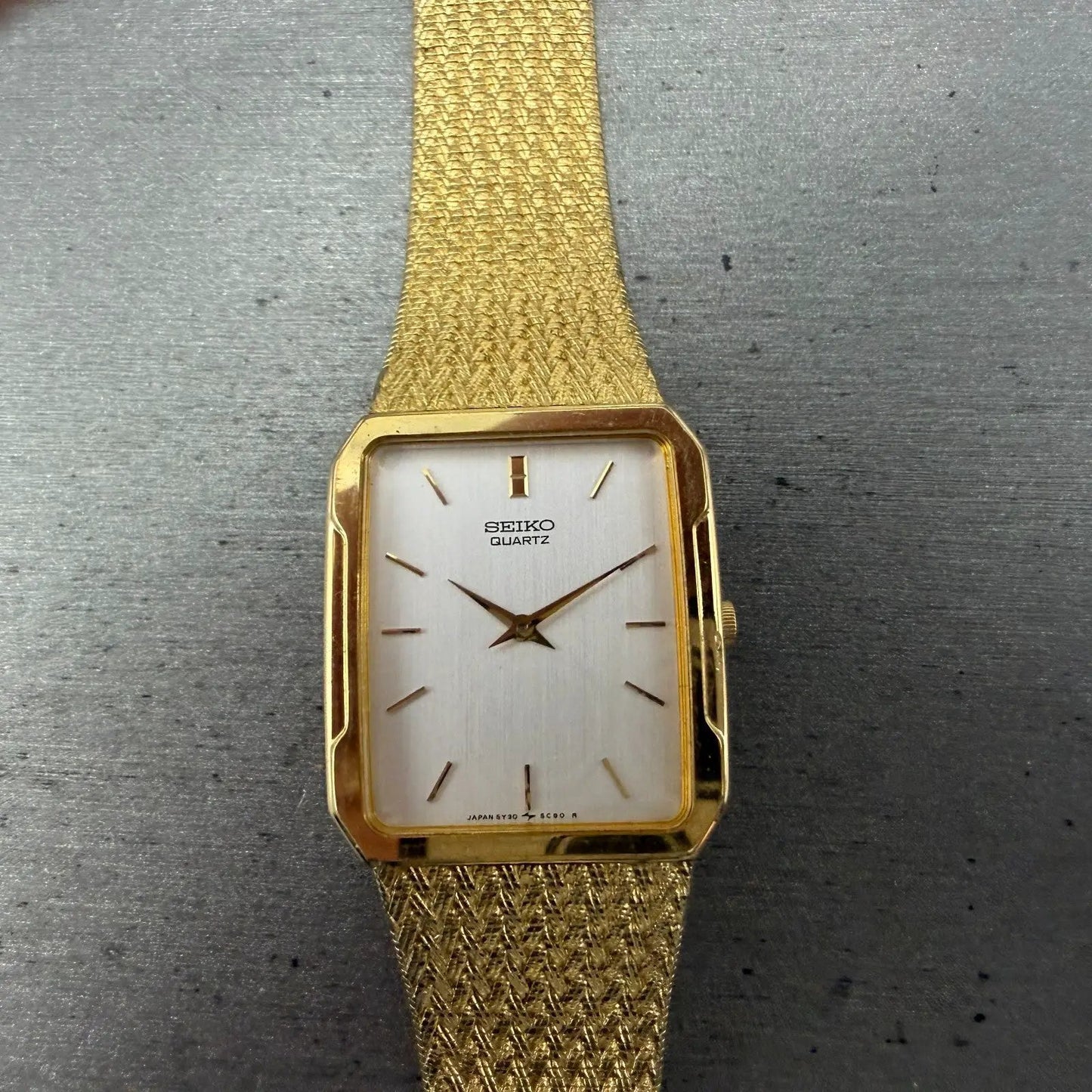 Seiko Tank Watch Men 25mm Silver Dial Gold Tone Rectangle READ! 5Y30-5B49 NewBat0