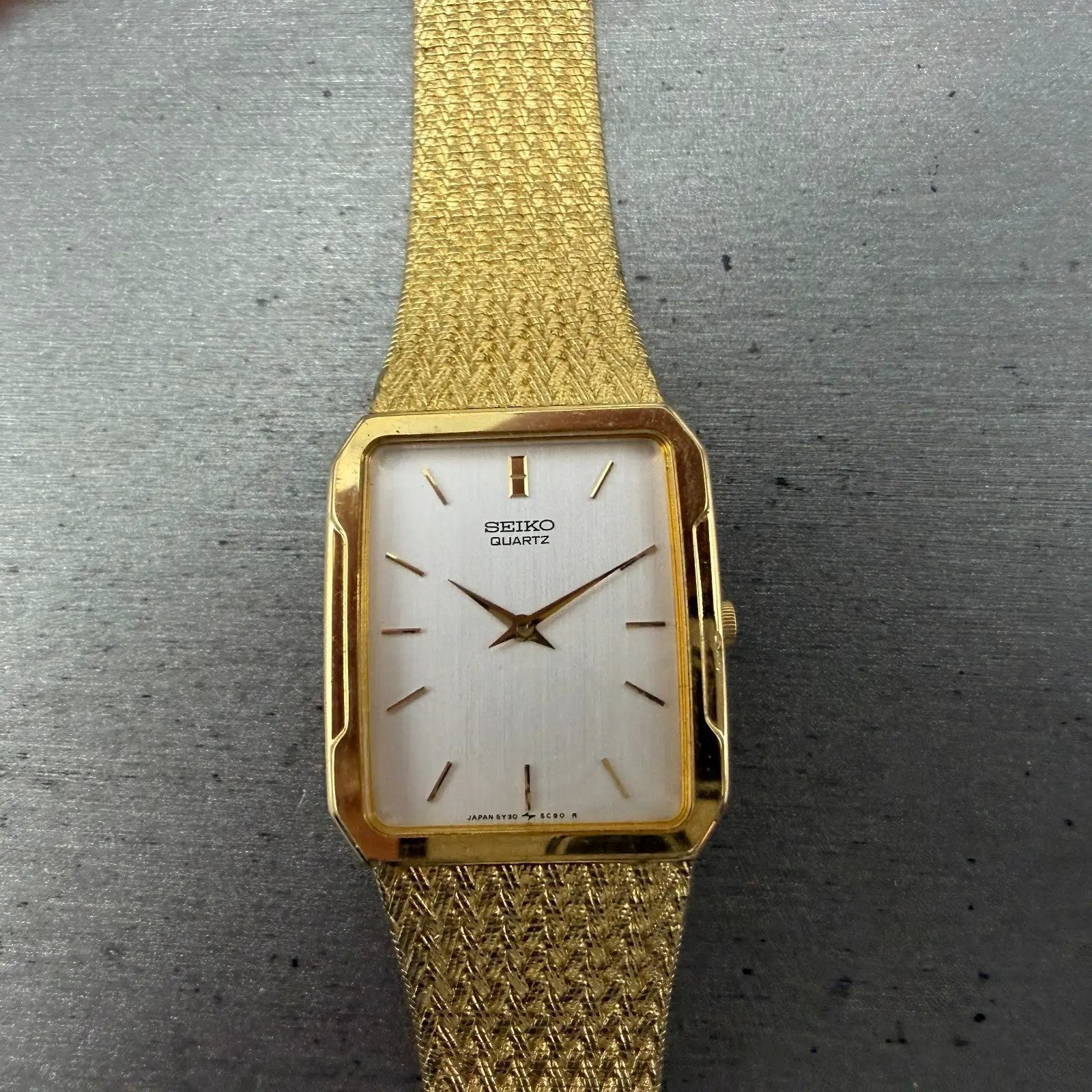 Seiko Tank Watch Men 25mm Silver Dial Gold Tone Rectangle READ! 5Y30-5B49 NewBat0