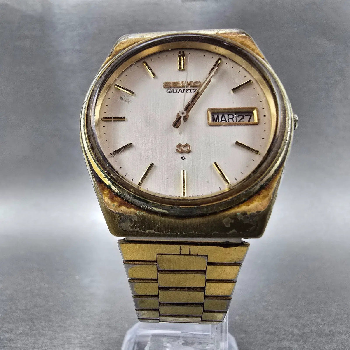 Seiko SQ Watch Men 35mm Silver Dial Gold Tone Daydate Round 8223-8029 PARTS VTG96