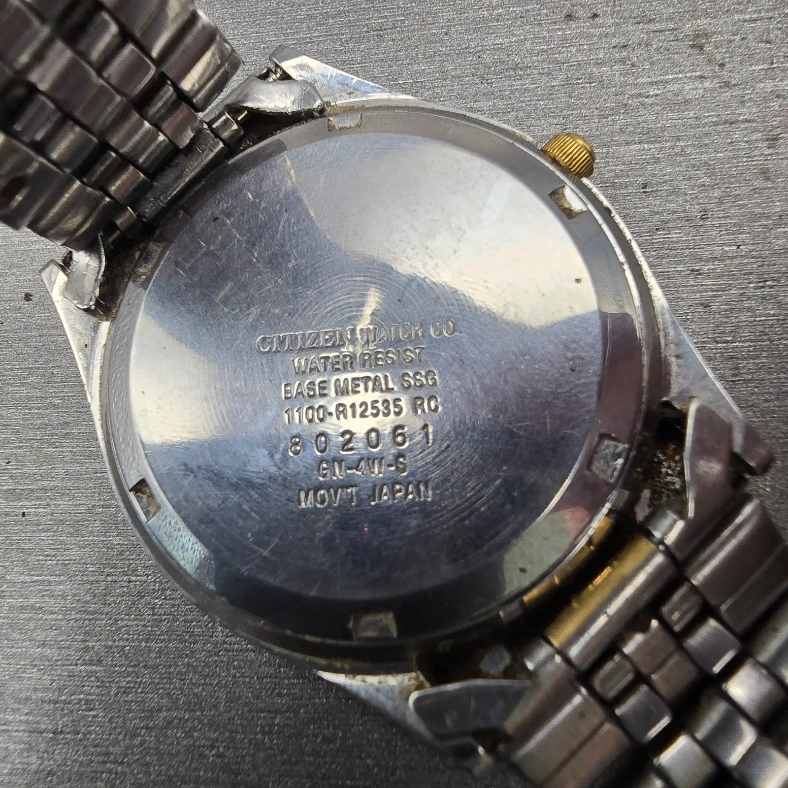 Citizen CQ Watch Men 35mm Silver Dial Two Tone Daydate Round 1100-R12535 New Bat10