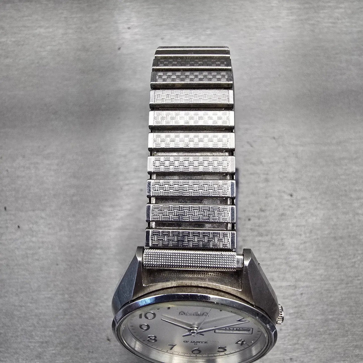 Seiko Alba Watch Men 35mm Silver Dial Silver Tone Daydate Y504-8010 New Battery4