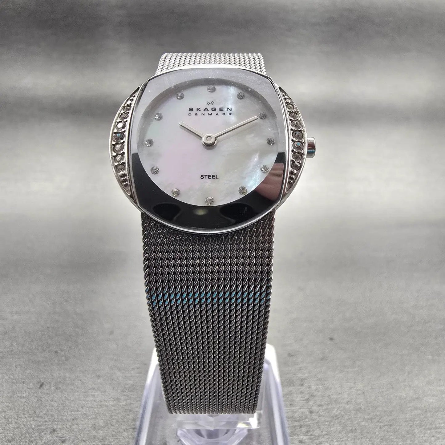 Skagen Watch Women 26mm MOP Dial Silver Tone Crystals Round 689SSS New Battery5