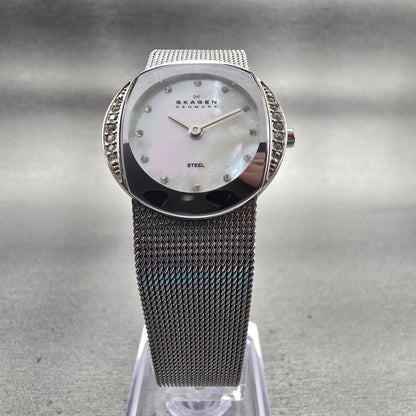 Skagen Watch Women 26mm MOP Dial Silver Tone Crystals Round 689SSS New Battery5