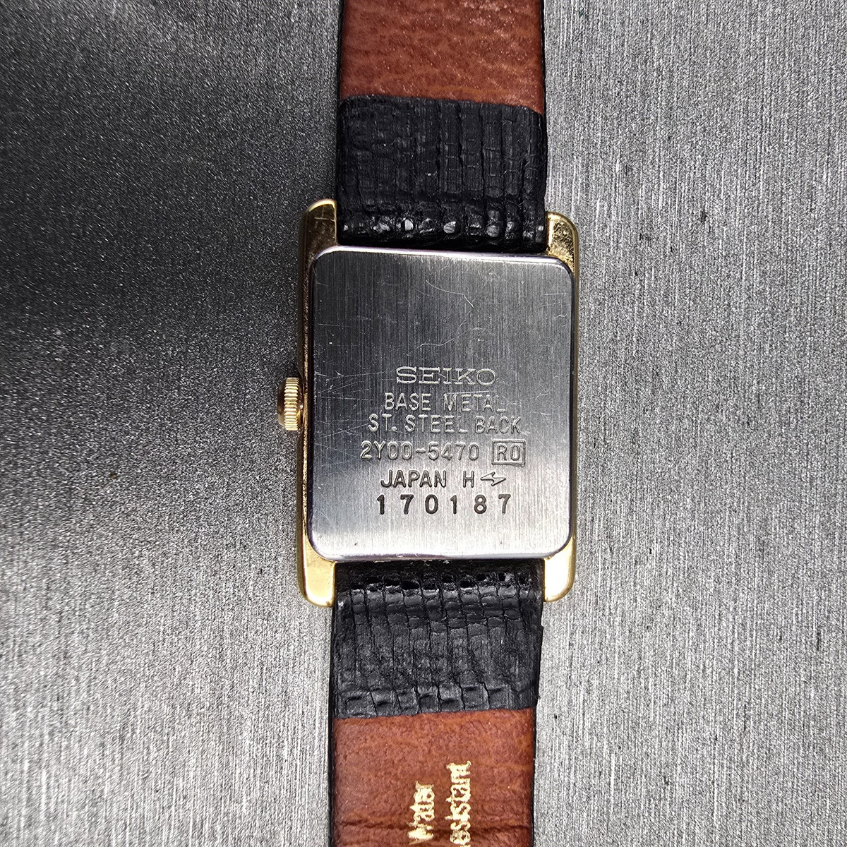 Seiko Tank Watch Women 18mm White Dial Gold Tone Rectangle 2Y00-5470 New Battery10