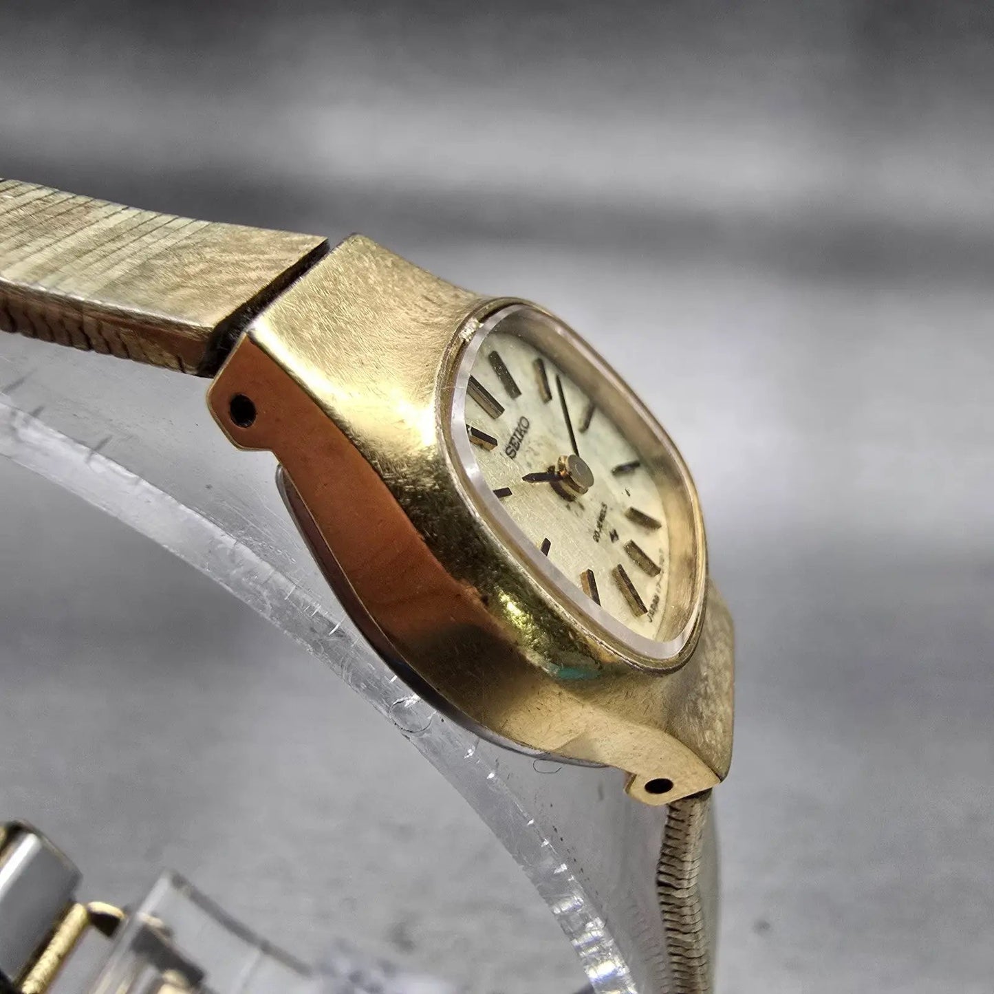 Seiko Watch Women 18mm Gold Dial Gold Tone Oval 17-3440 Manual Wind Runs VTG3