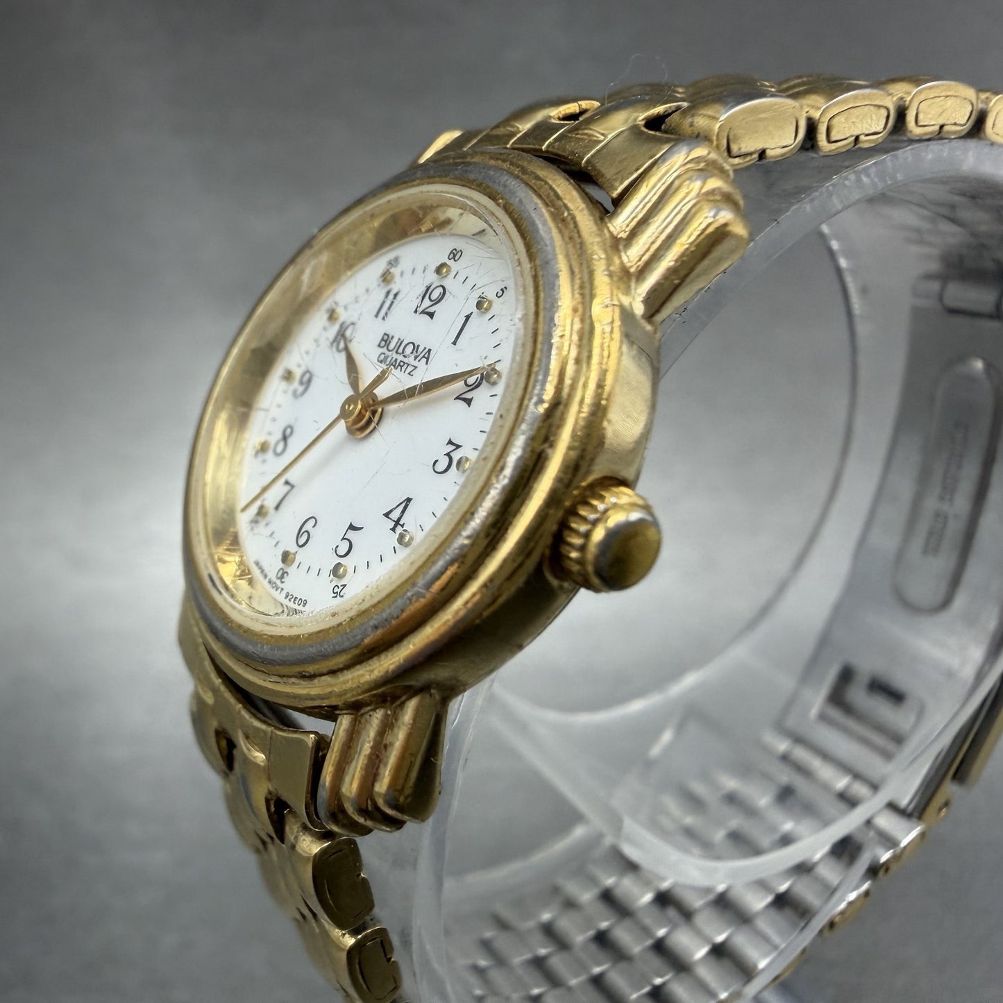 Bulova Watch Women 24mm White Dial Gold Tone Round 92E09 New battery2