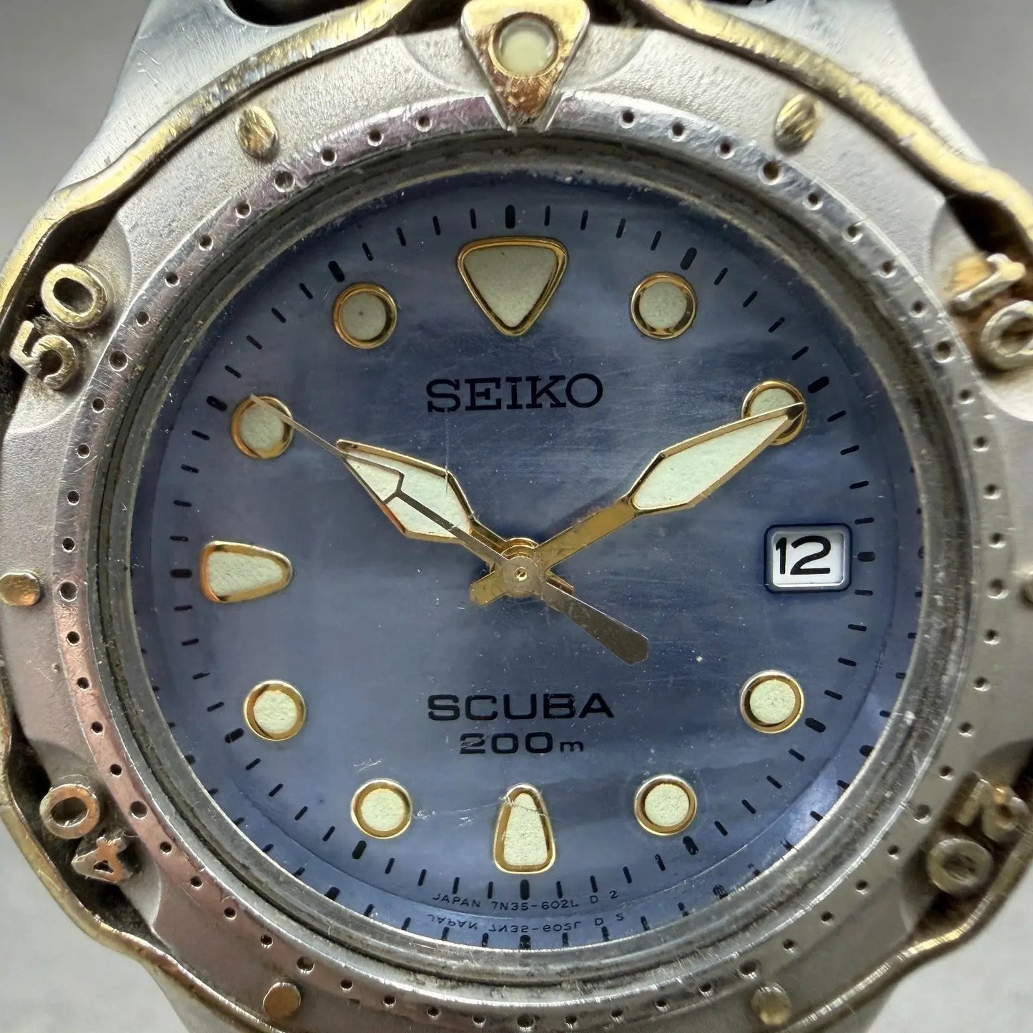 48043077