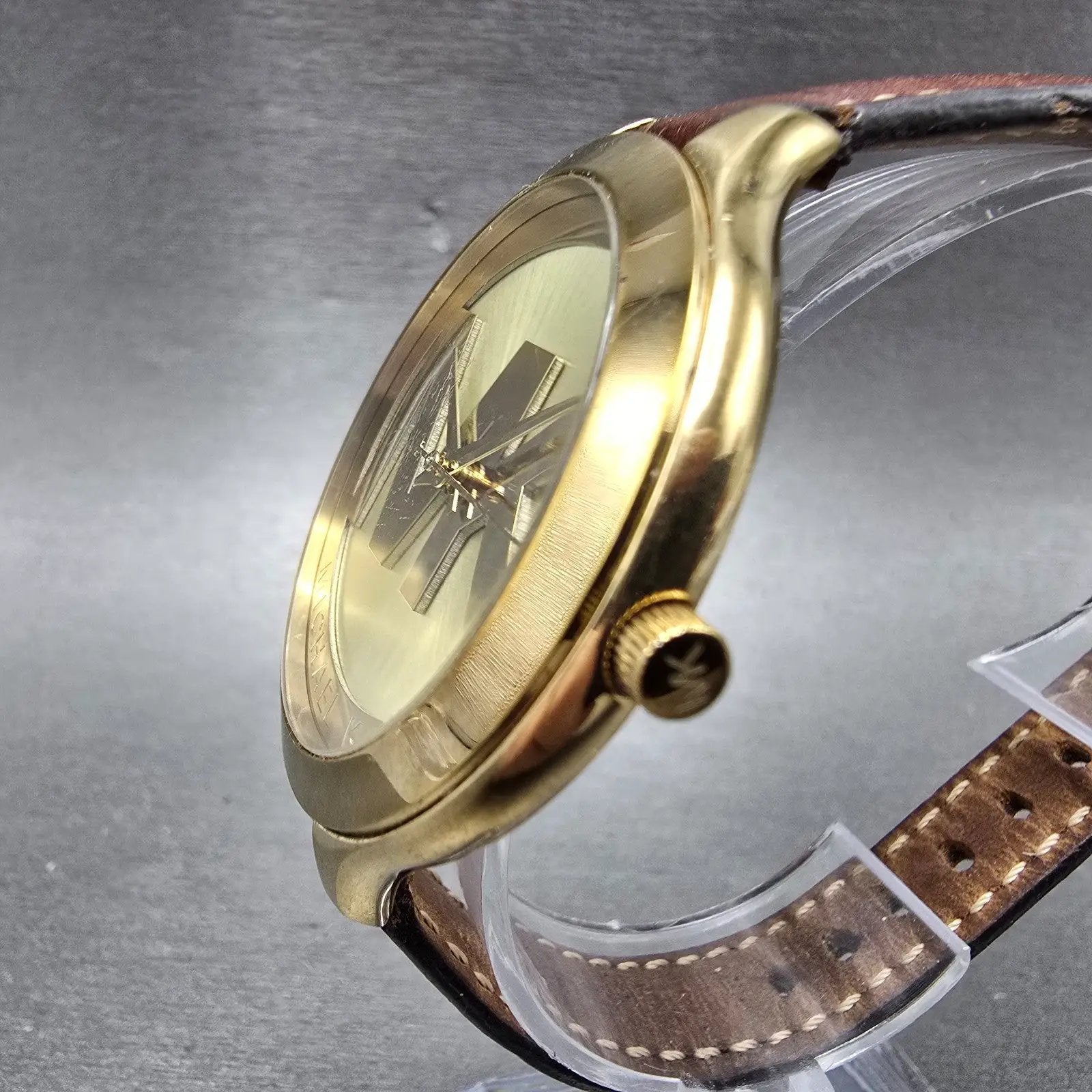 Michael Kors Runway Watch Women 42mm Champagne Dial Gold Tone MK-2326 New Batt H3
