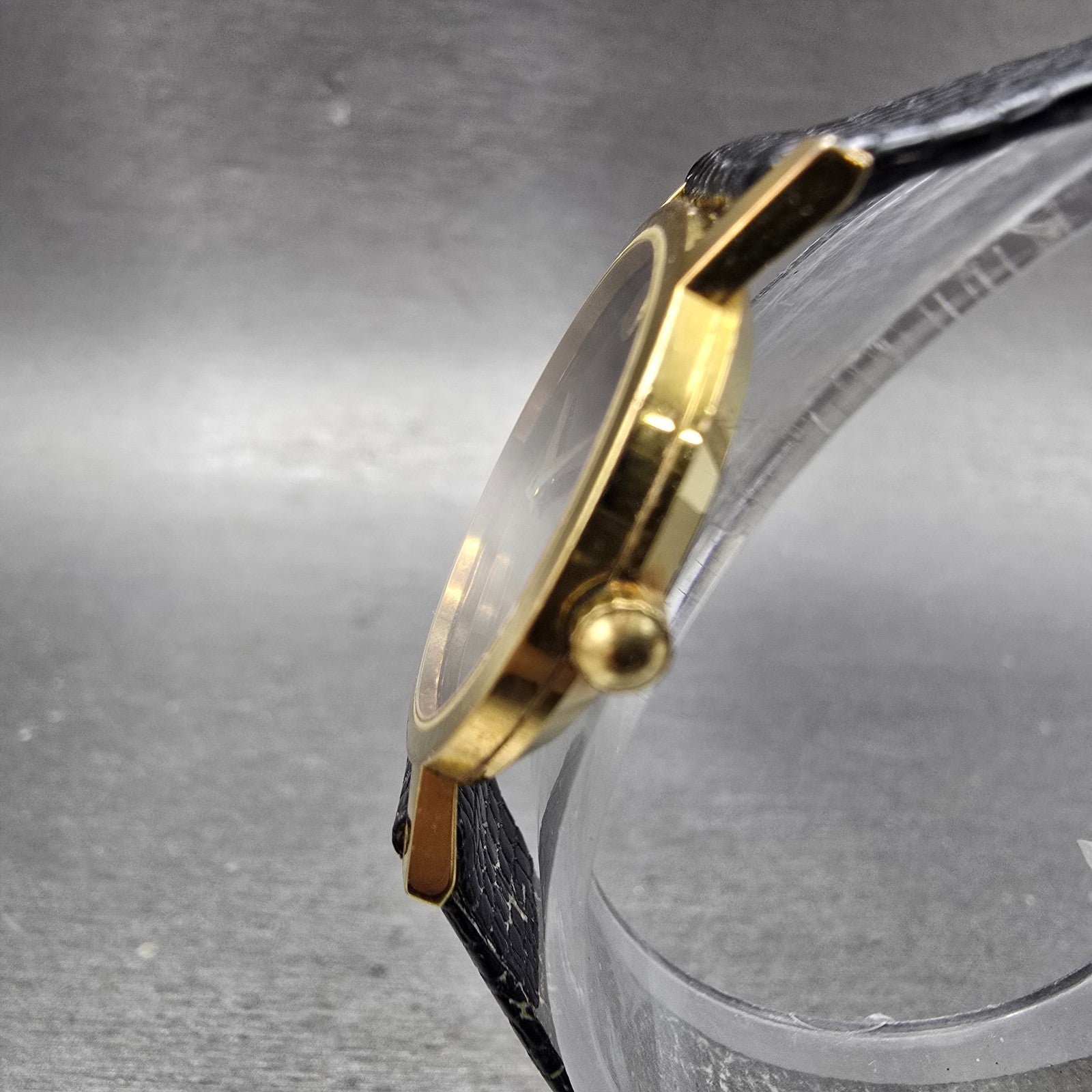 Movado Museum Watch Women 25mm Black Dial Gold Tone Round 87.A1.832 New Batt GHV2