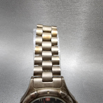 Wenger SAK Design Watch Women 30mm Black Dial Steel Date Round New Battery4