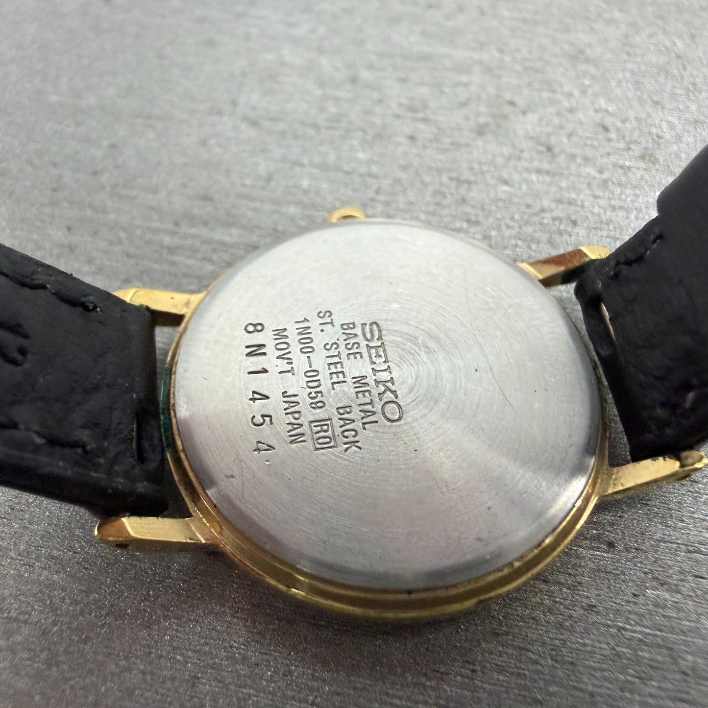 Seiko Watch Women 26mm White Dial Gold Tone Round 1N00-0D59 New Battery Leather9