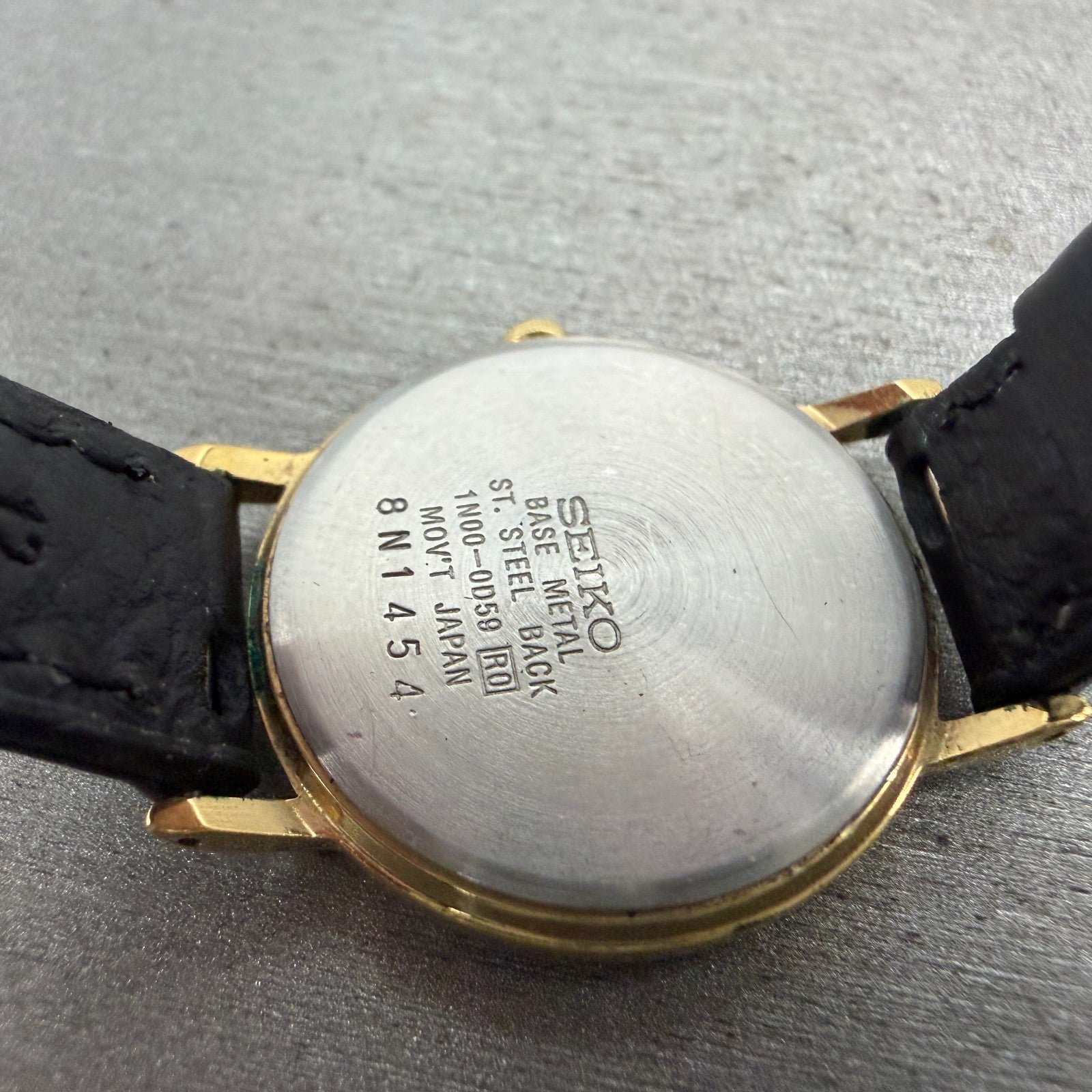 Seiko Watch Women 26mm White Dial Gold Tone Round 1N00-0D59 New Battery Leather9