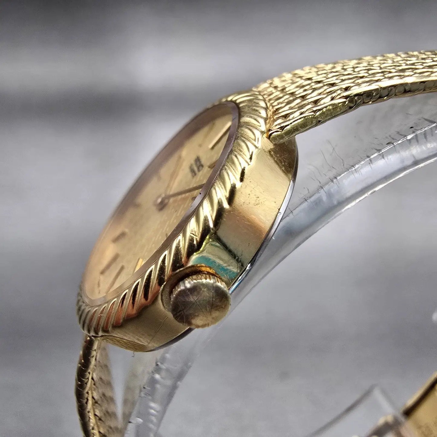 Seiko Watch Women 22mm Gold Dial Gold Tone Round 1400-0479 New Battery Vintage2