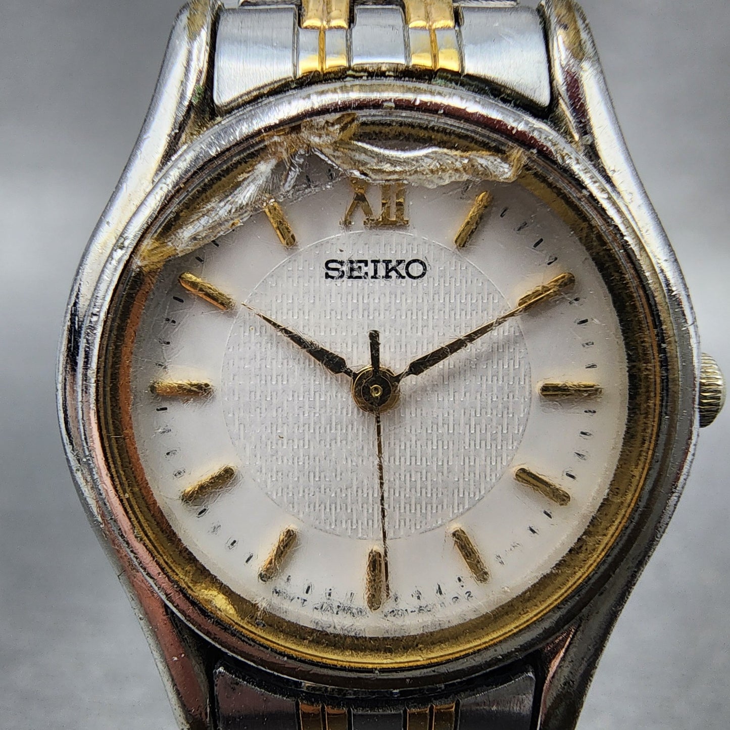 Seiko watch Women 24mm White Dial Two Tone Round V4011630 New Battery VTG1