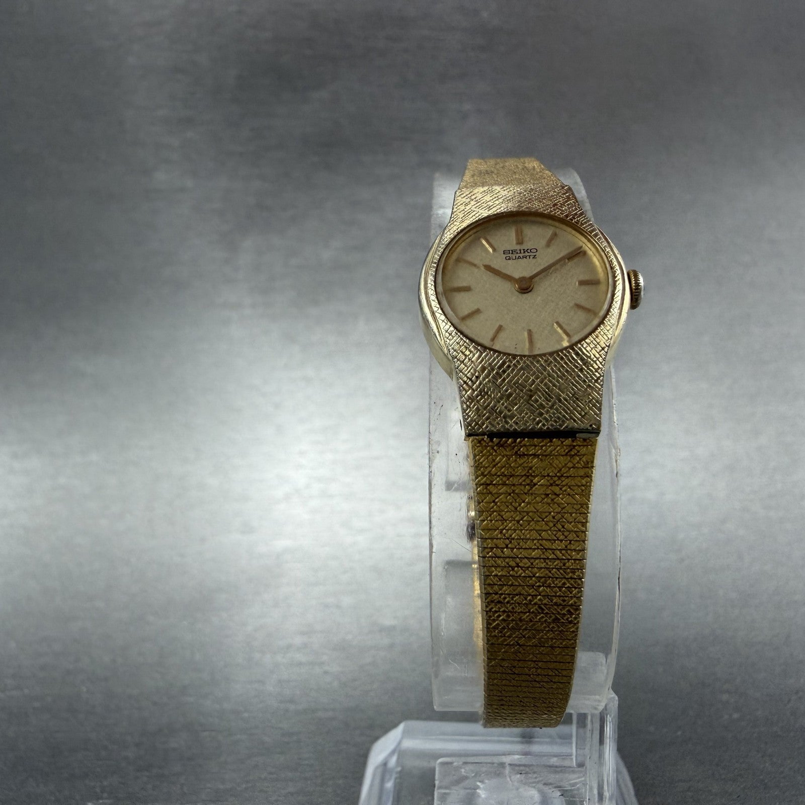 Seiko Watch Women 17mm Champange Dial Gold Tone Round 2C20-0149 New Battery KO895
