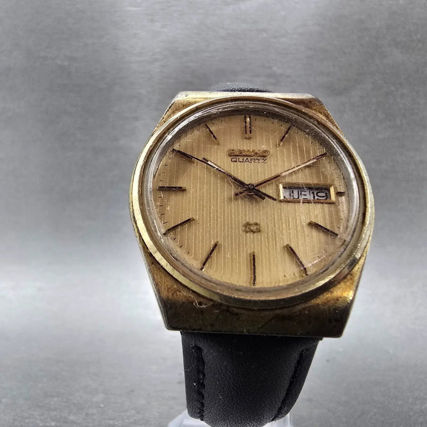 Seiko SQ Watch Men 35mm Gold Dial Gold Tone Daydate Round 8223-8029 New BatteryI5