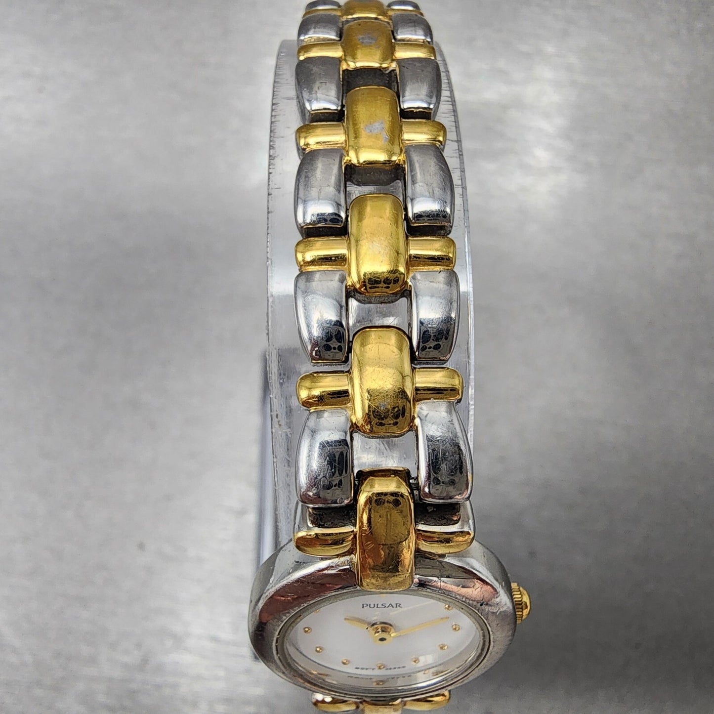 Pulsar Watch Women 21mm White Dial Two Tone Round V810-X028 New Battery
