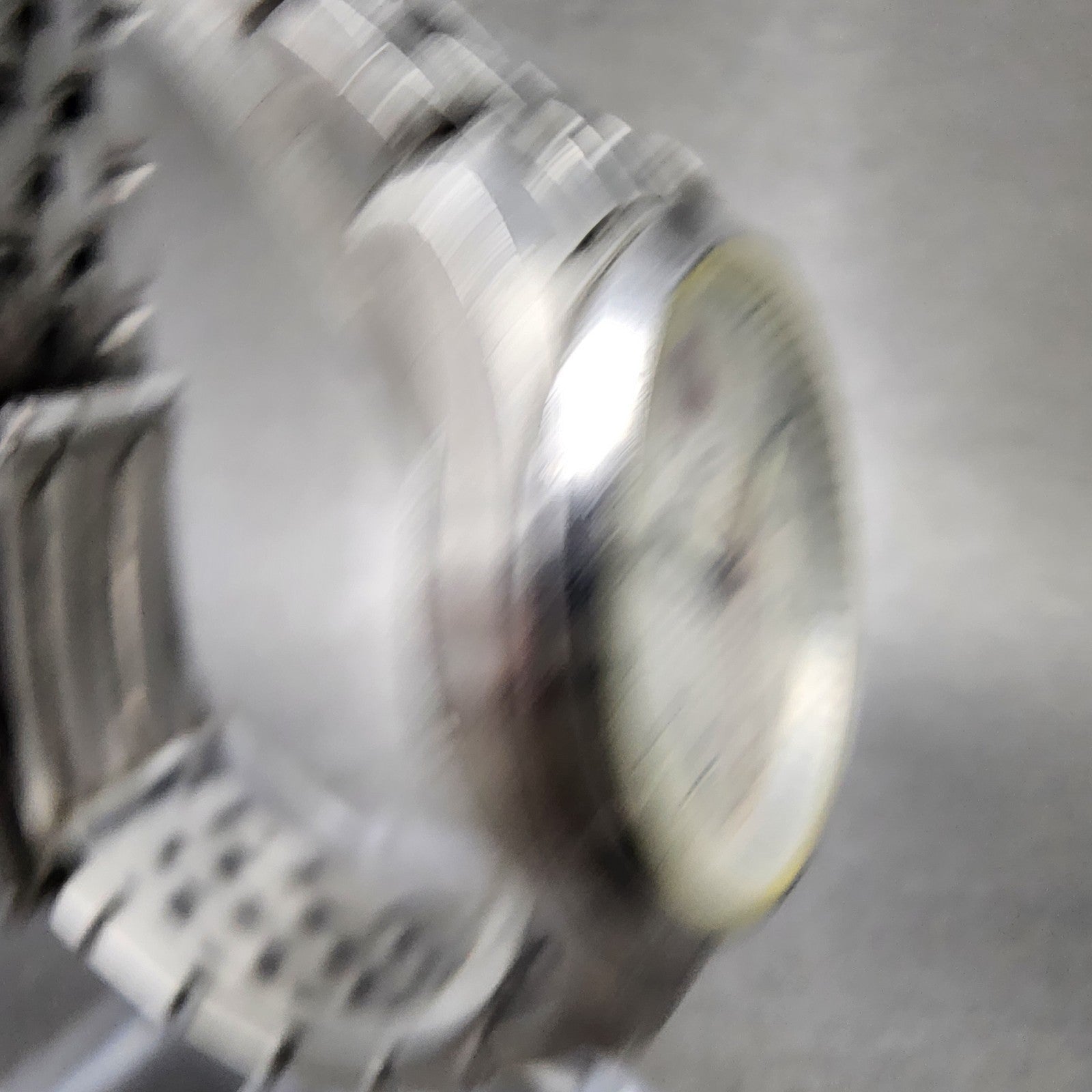 Victorinox Swiss Army Odyssey Watch Women 30mm White Dial Steel Date New Battery3