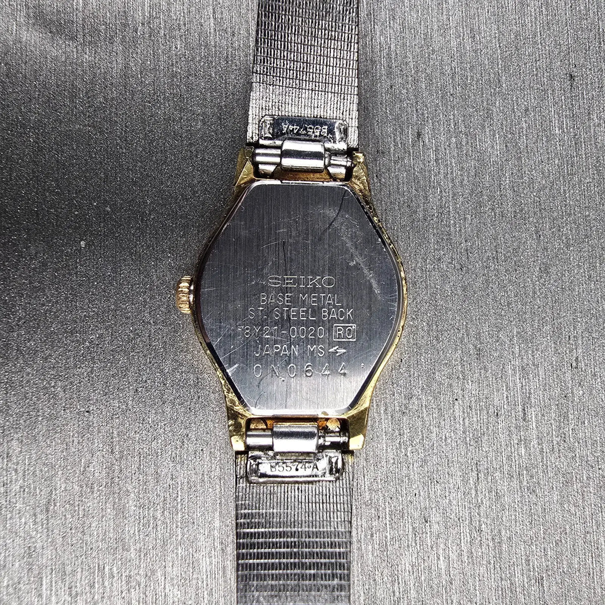 Seiko Watch Women 20mm Black Dial Gold Tone Round 8Y21-0020 New Battery VTG 1210