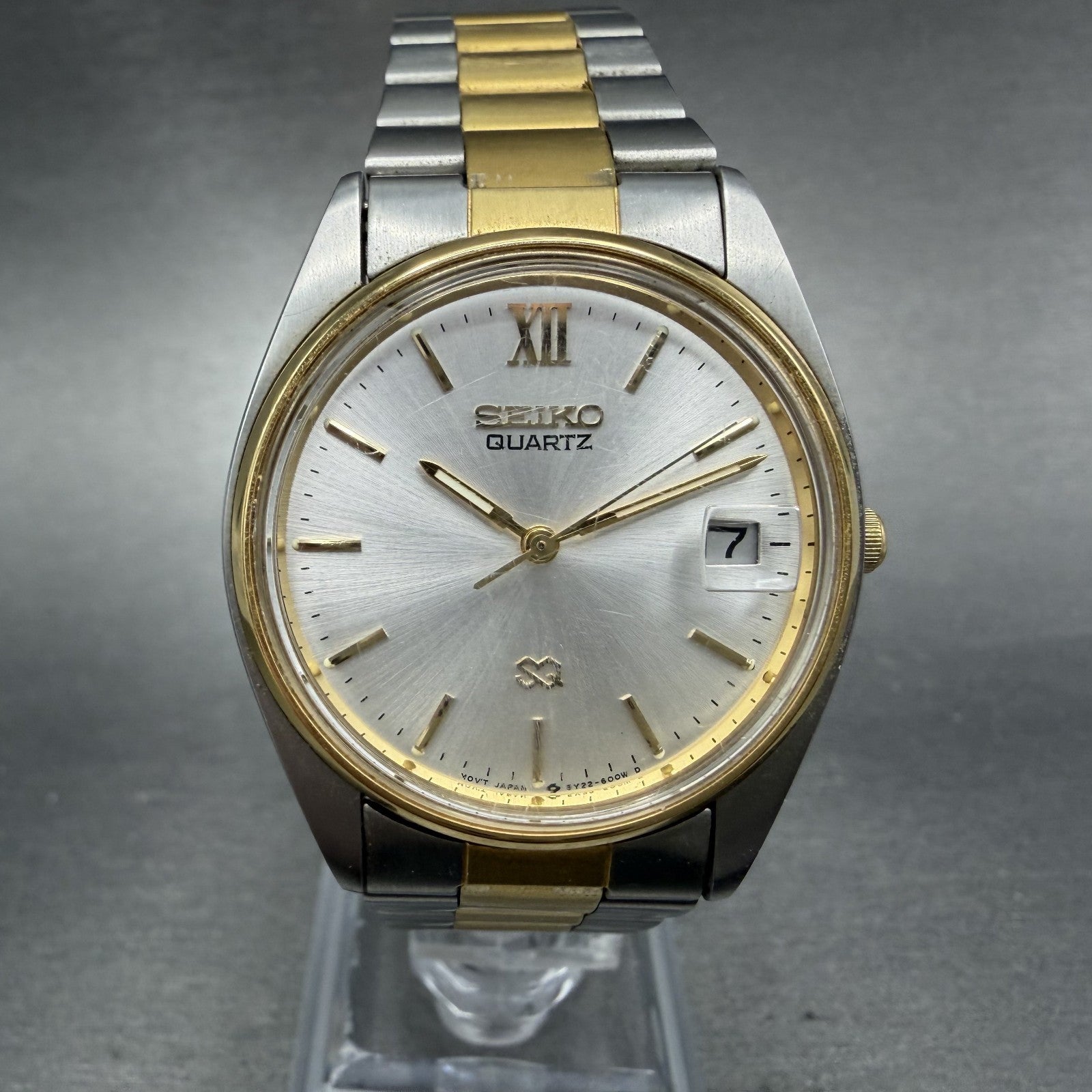 Seiko SQ Watch Men 33mm Silver Dial Two Tone Date Round 5Y22-6009 New Battery0