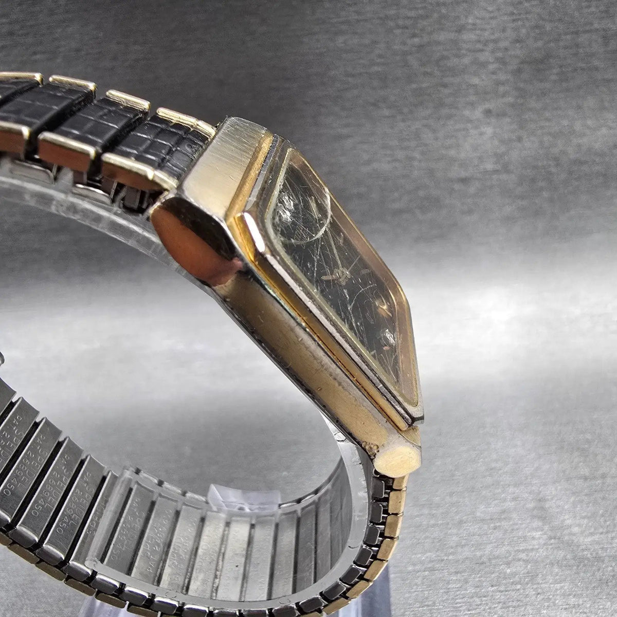 Citizen CQ Watch Men 27mm Black Dial Gold Tone Rectangle 4031-986351 New Battery3