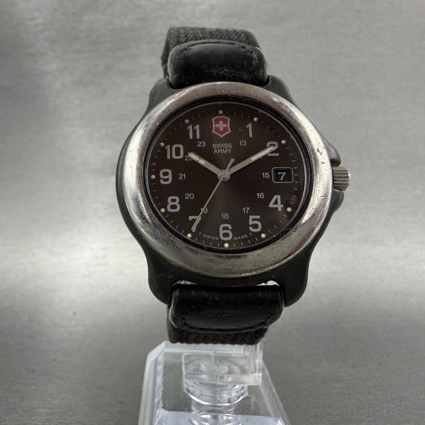 Victorinox Swiss Army Watch Men 37mm Black Dial Black Silver Date New Battery5