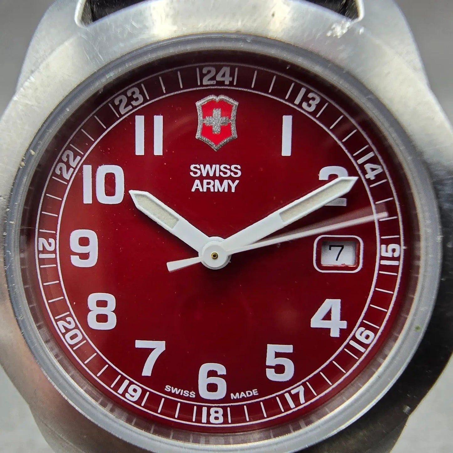 Victorinox Swiss Army Watch Women 30mm Red Dial Silver Tone Date New Battery1
