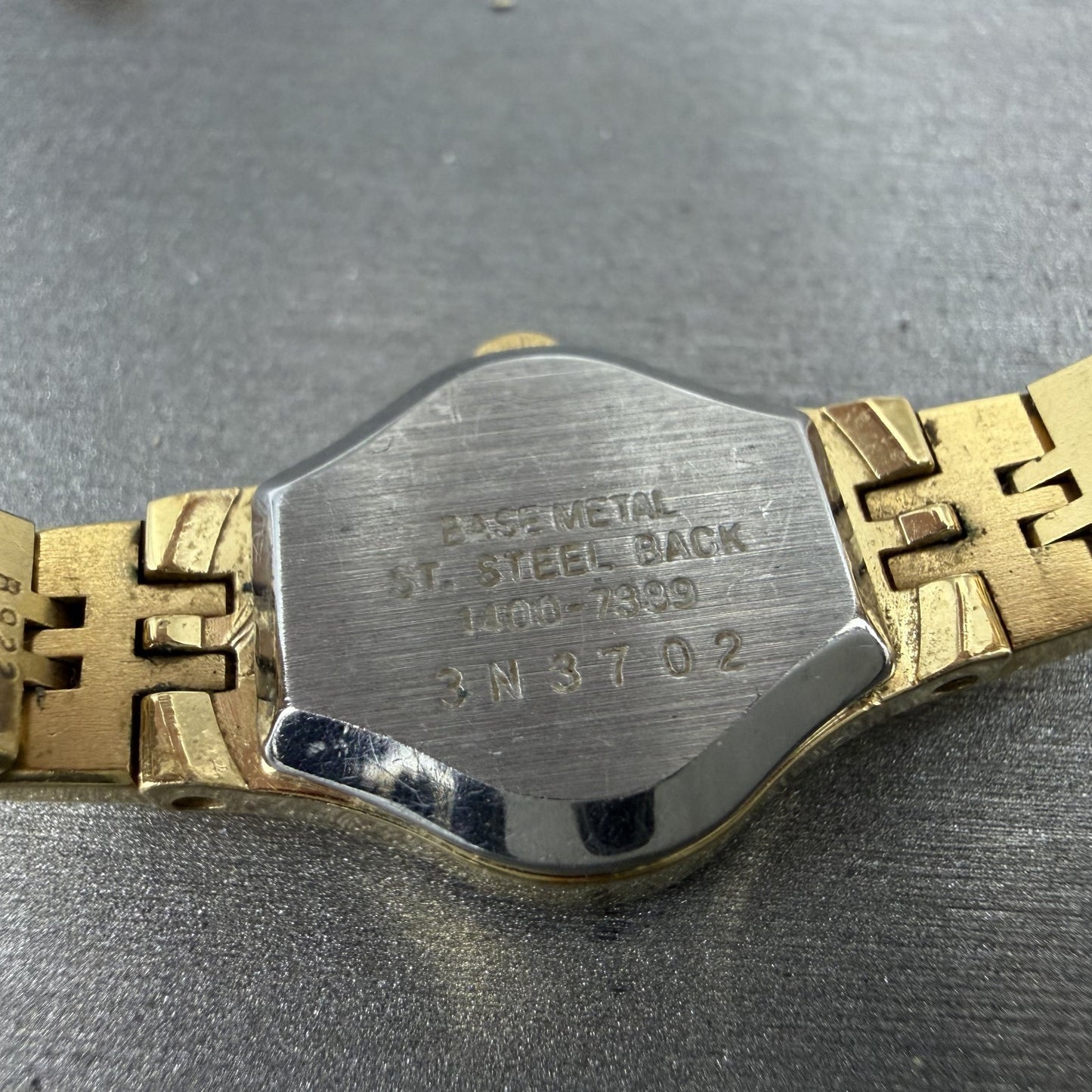 Seiko Watch Women 17mm Gold Dial Gold Tone Oval 1400-7389 New Battery Vintage AB9