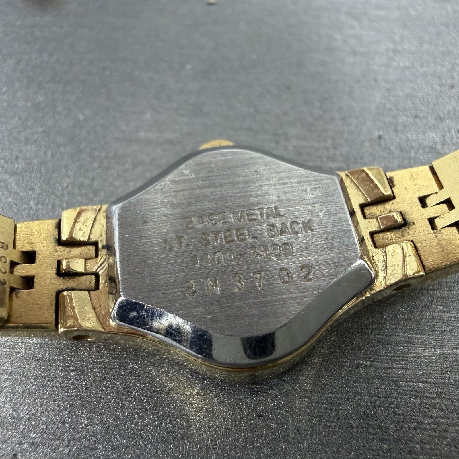 Seiko Watch Women 17mm Gold Dial Gold Tone Oval 1400-7389 New Battery Vintage AB9