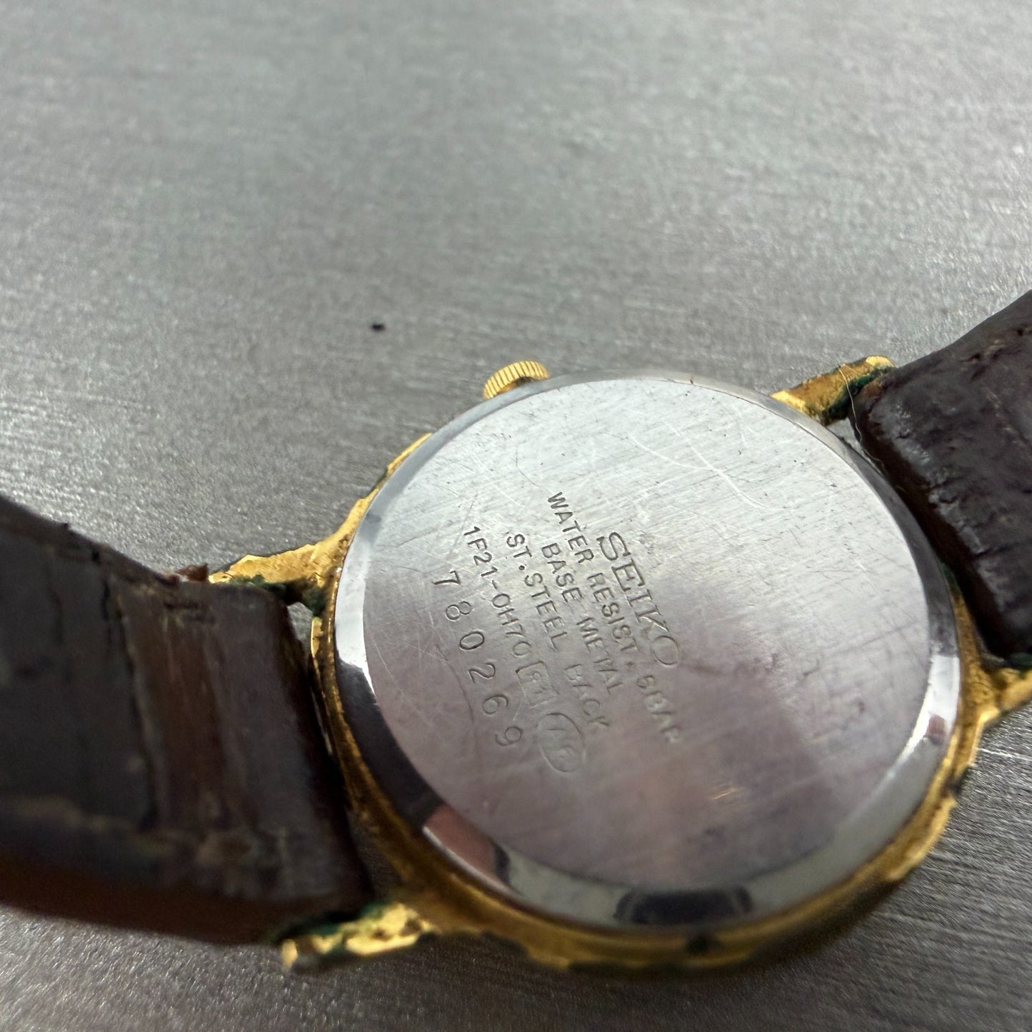 Seiko Spirit Watch Women 24mm White Dial Gold Tone Round 1F21-0H70 New Battery 49