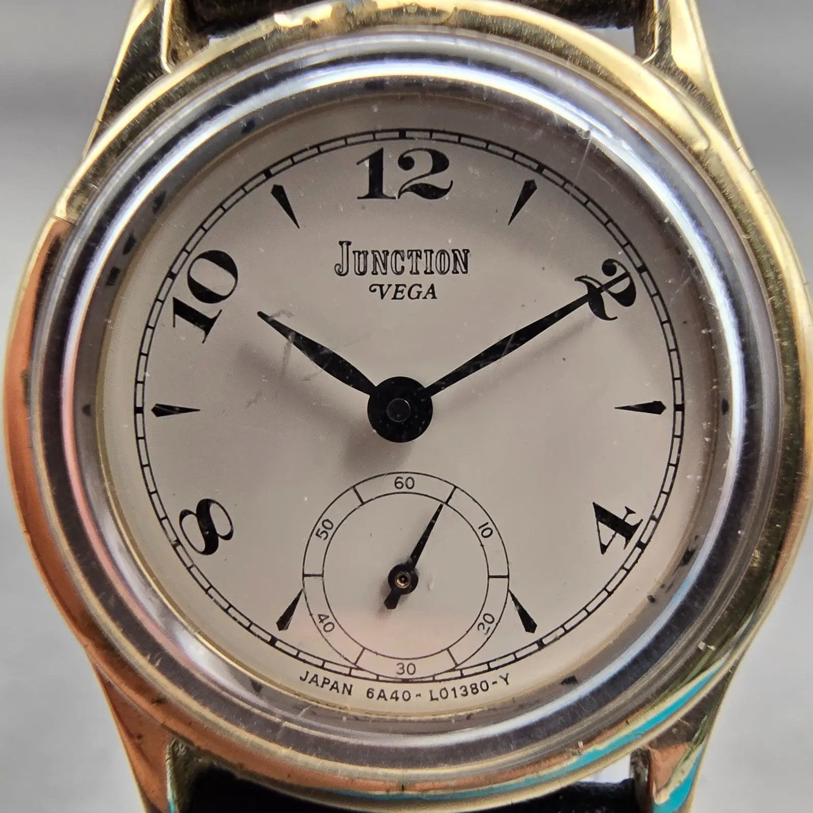 Vega Junction Watch Women 25mm White Dial Gold Tone Round 8A40-408829 New Batt1
