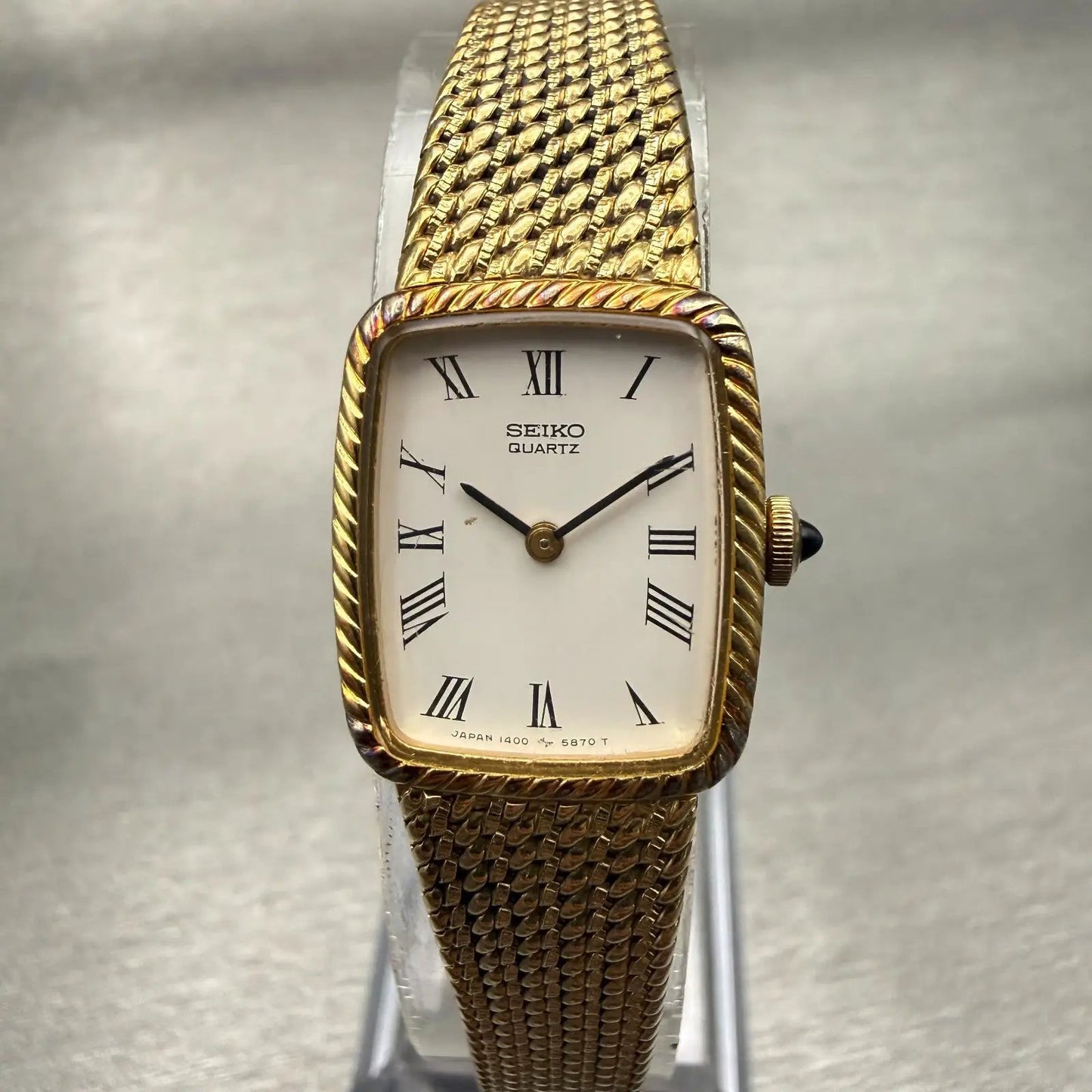 Seiko Tank Watch Women 17mm White Dial Gold Tone Rectangle 1400-8210 New Battery0