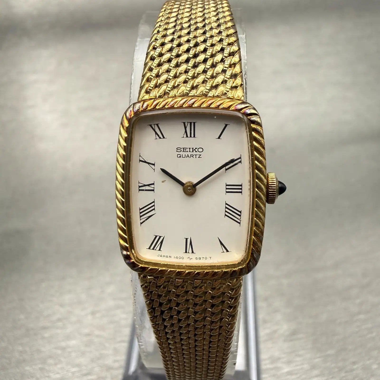 Seiko Tank Watch Women 17mm White Dial Gold Tone Rectangle 1400-8210 New Battery0