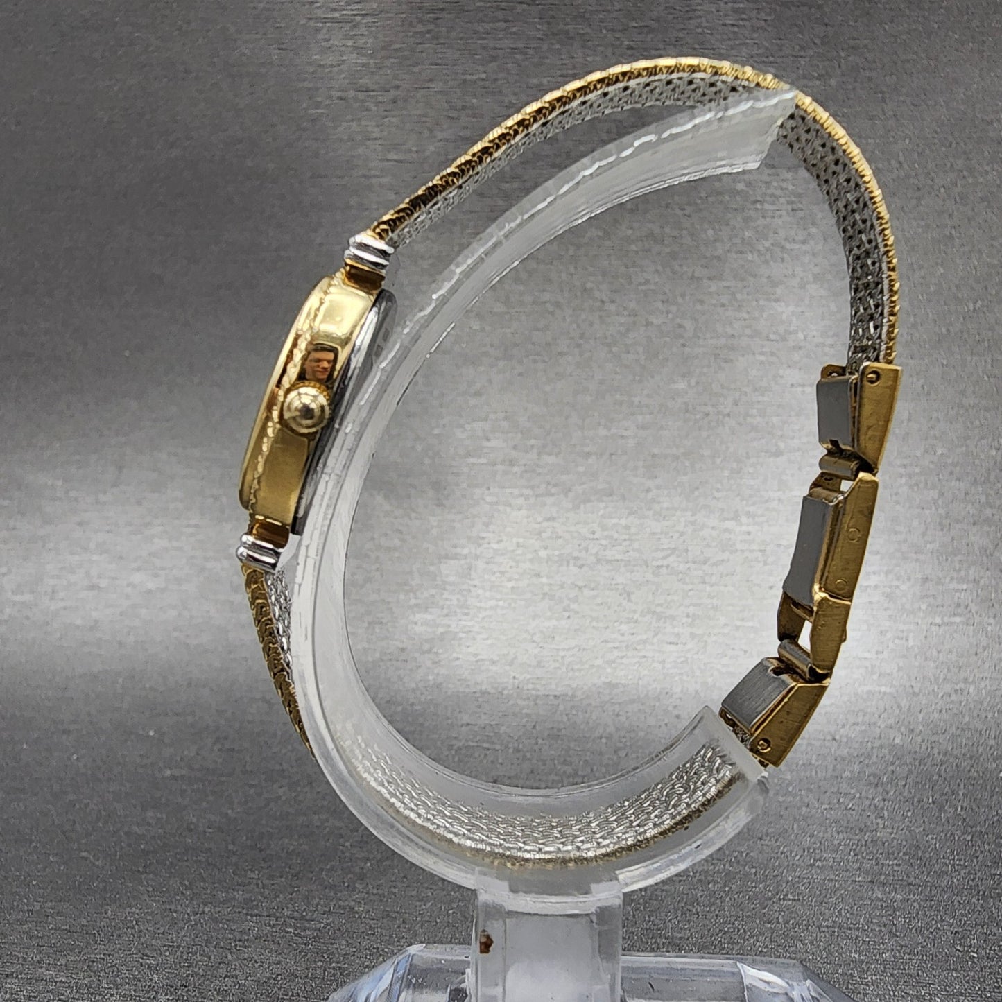 Bulova Caravelle Watch Women 17mm Cream Dial Gold Tone Mesh Band 46K02 New Batt6