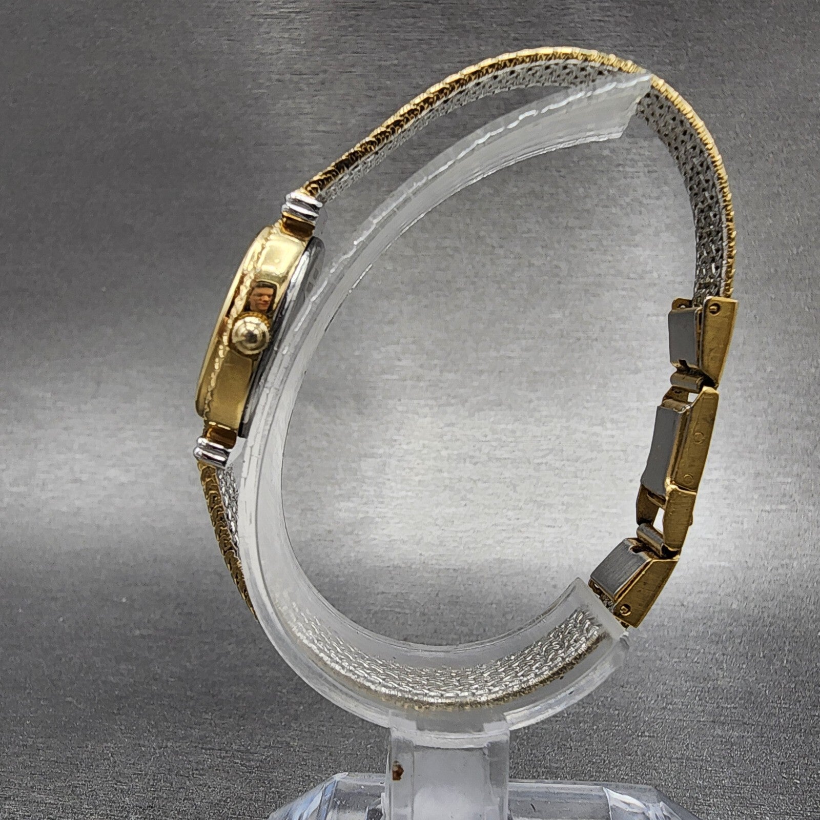 Bulova Caravelle Watch Women 17mm Cream Dial Gold Tone Mesh Band 46K02 New Batt6
