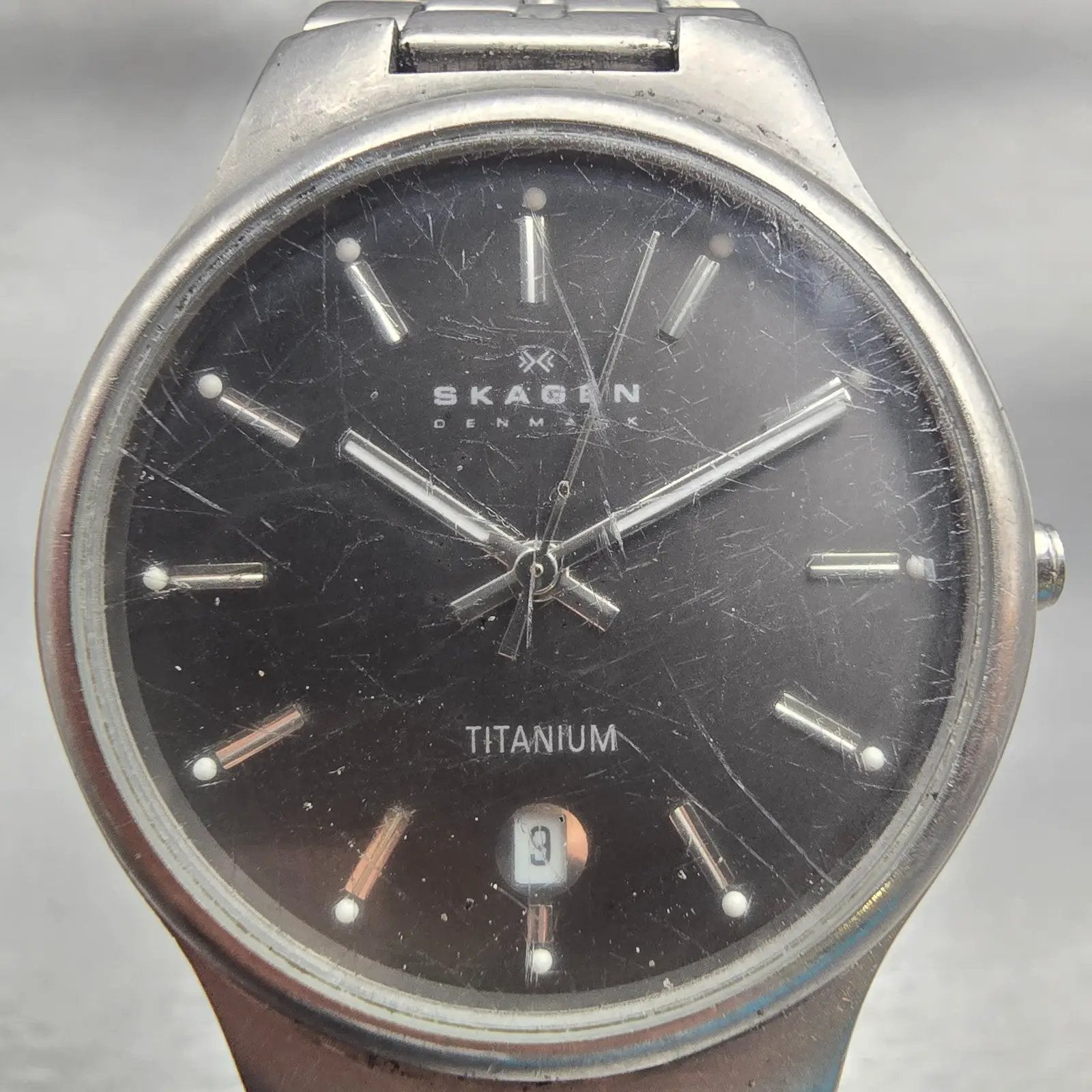 Skagen Denmark Watch Men 34mm Gray Dial Titanium Date Round 105XLT New Battery1