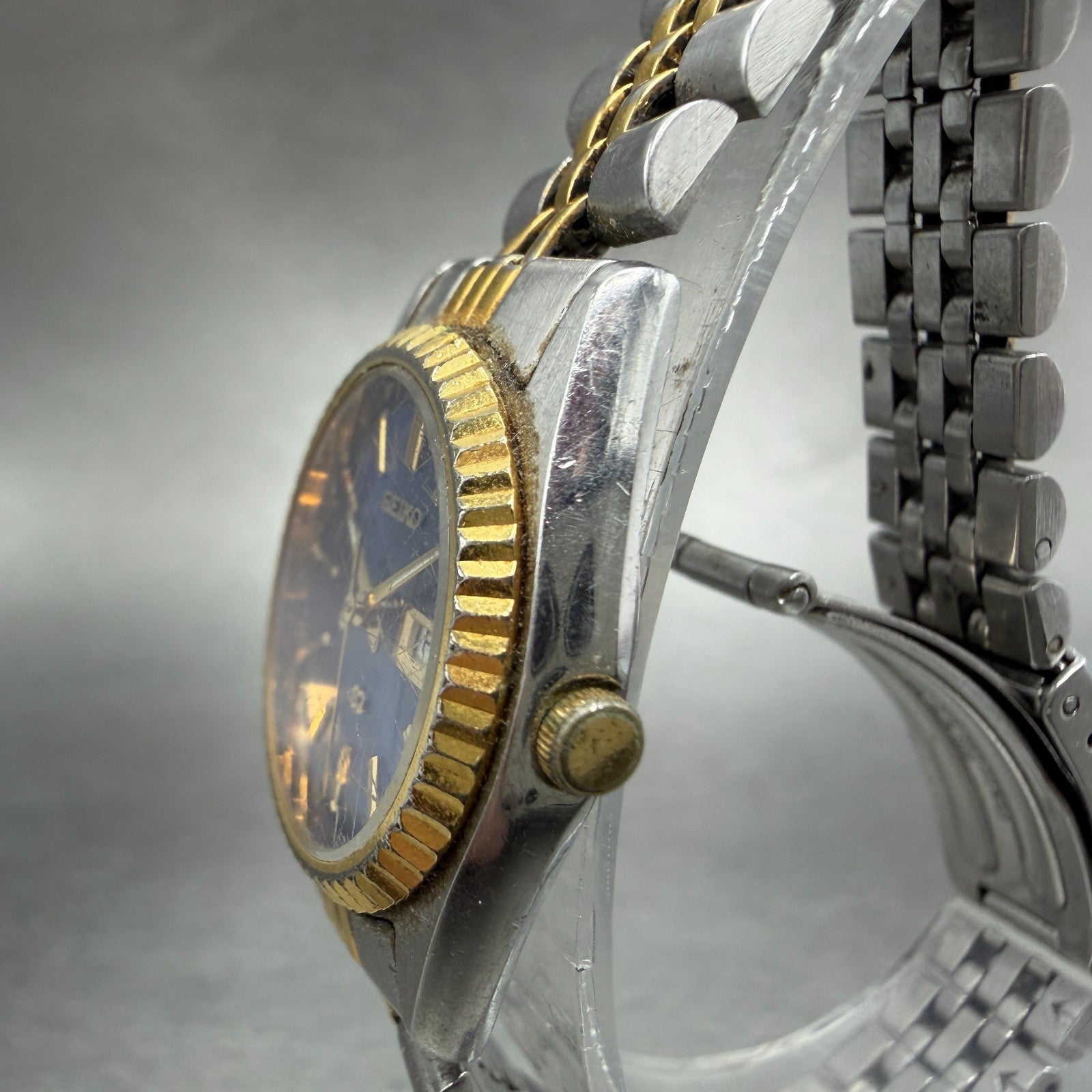 Seiko SQ Watch Women 24mm Blue Dial Two Tone Daydate Round New Battery MNR322