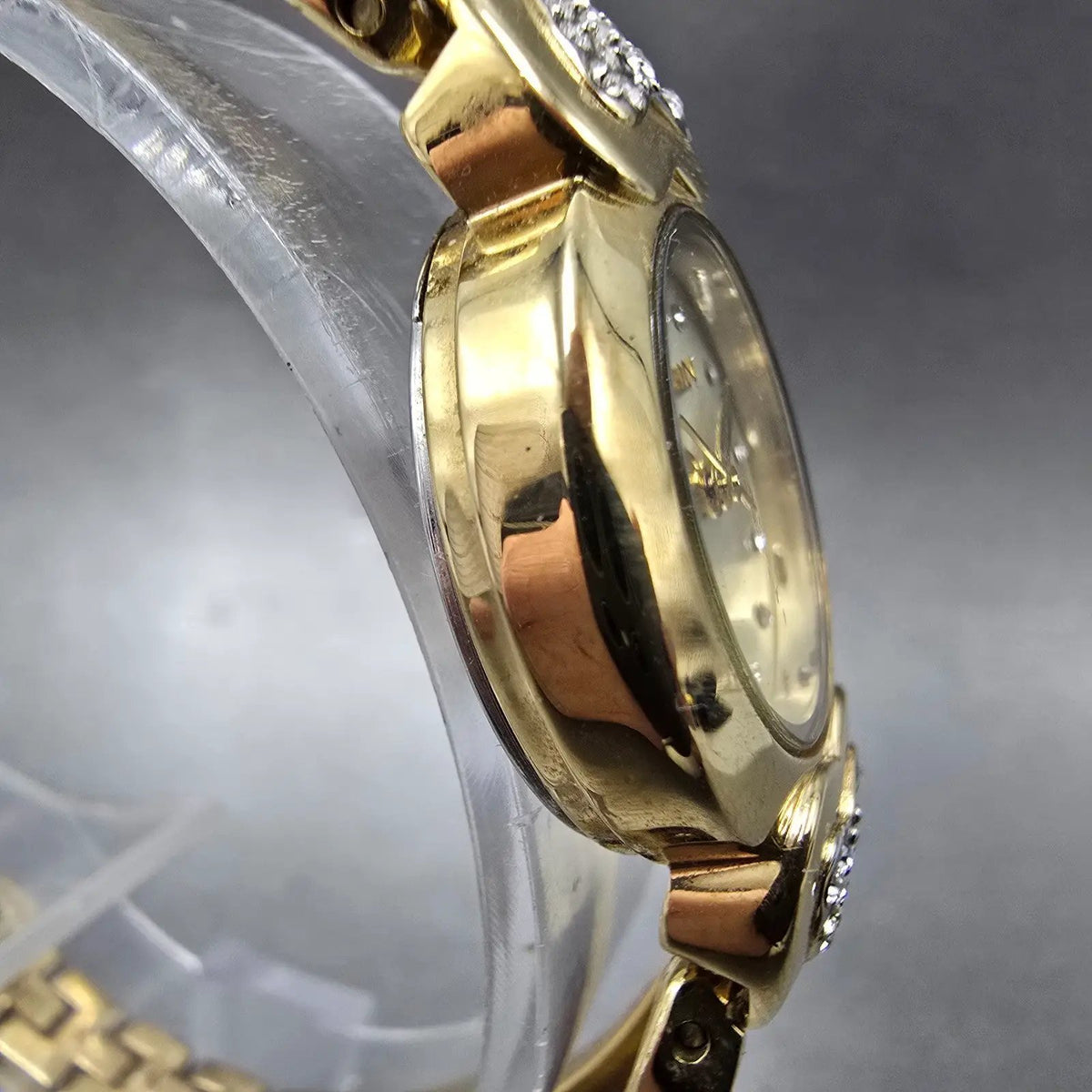 Elgin Watch Women 22mm Champagne Dial Gold Hearts Crystals Round Bangle New Batt3